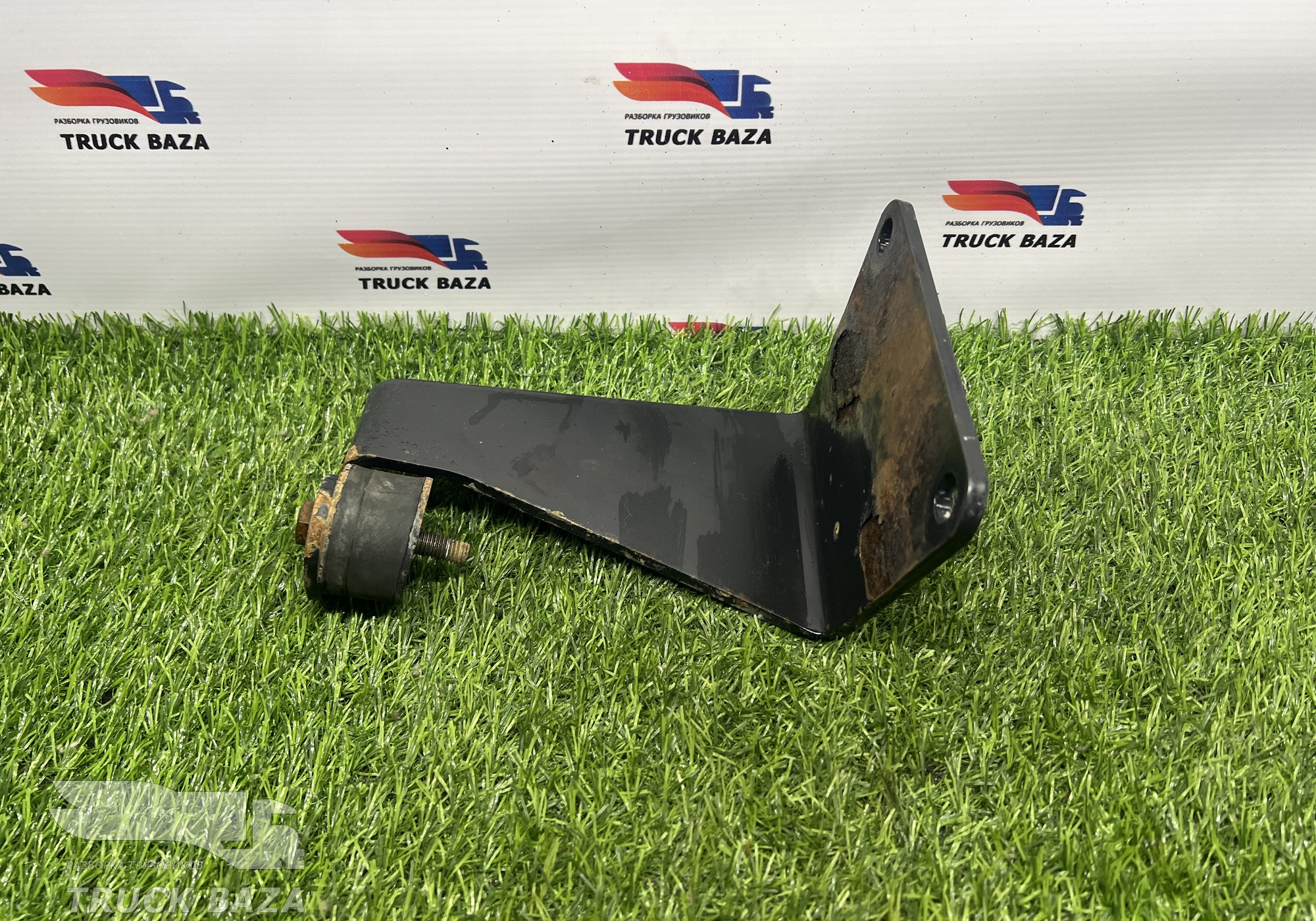 81155020272 Кронштейн глушителя основного