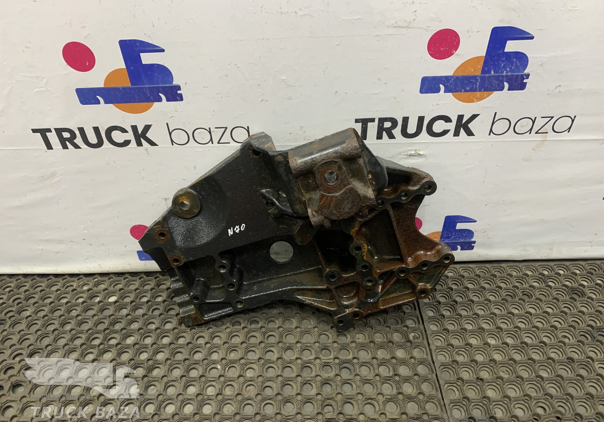 81413133019 Кронштейн рессоры передней левый