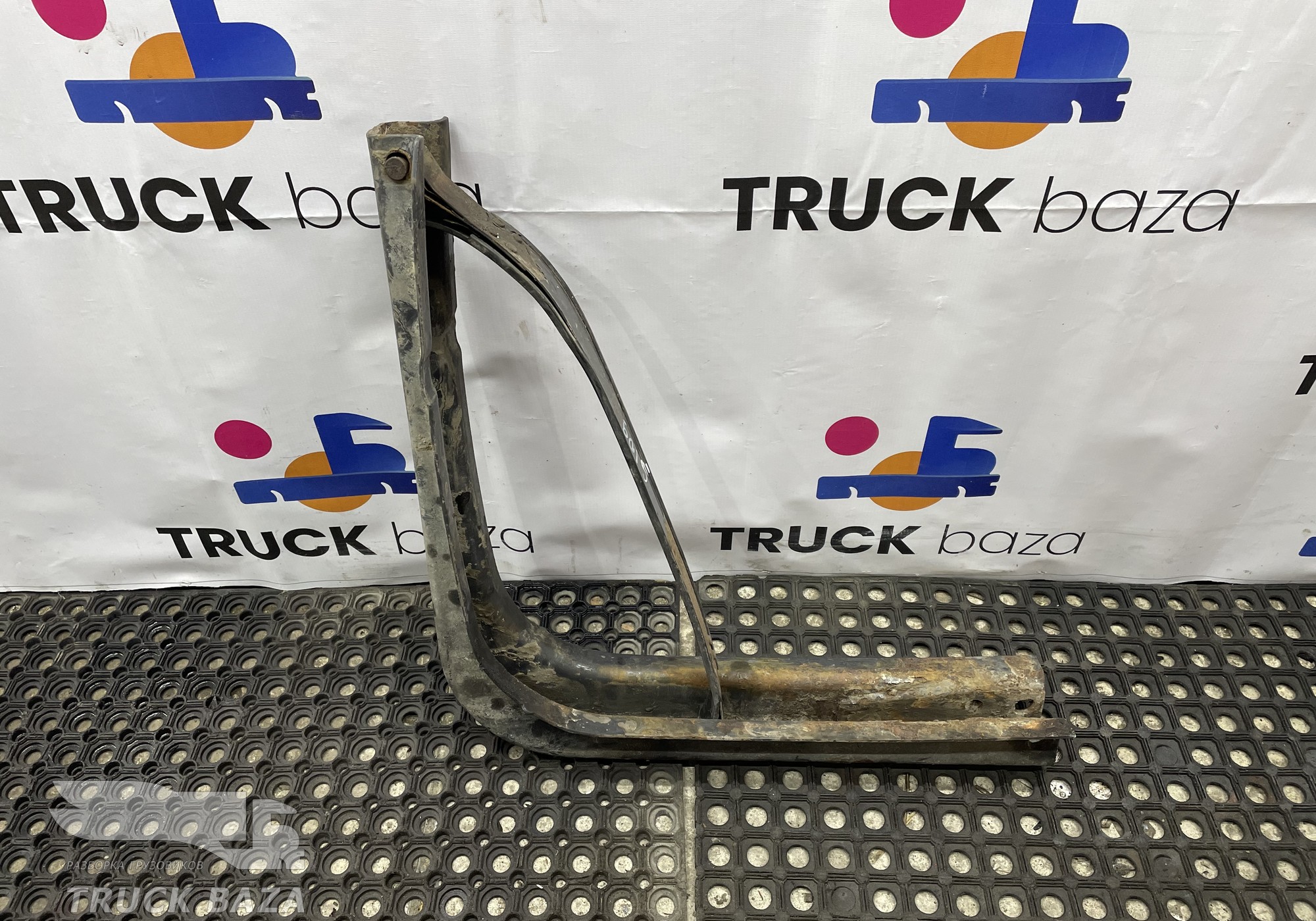 2026960 Кронштейн крепления топливного бака