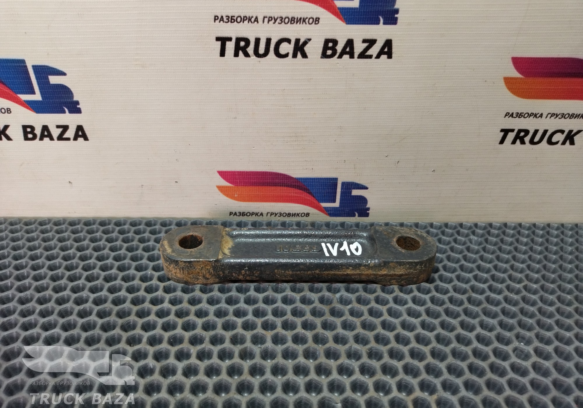 8165567 Проставка траверсы КПП для Iveco
