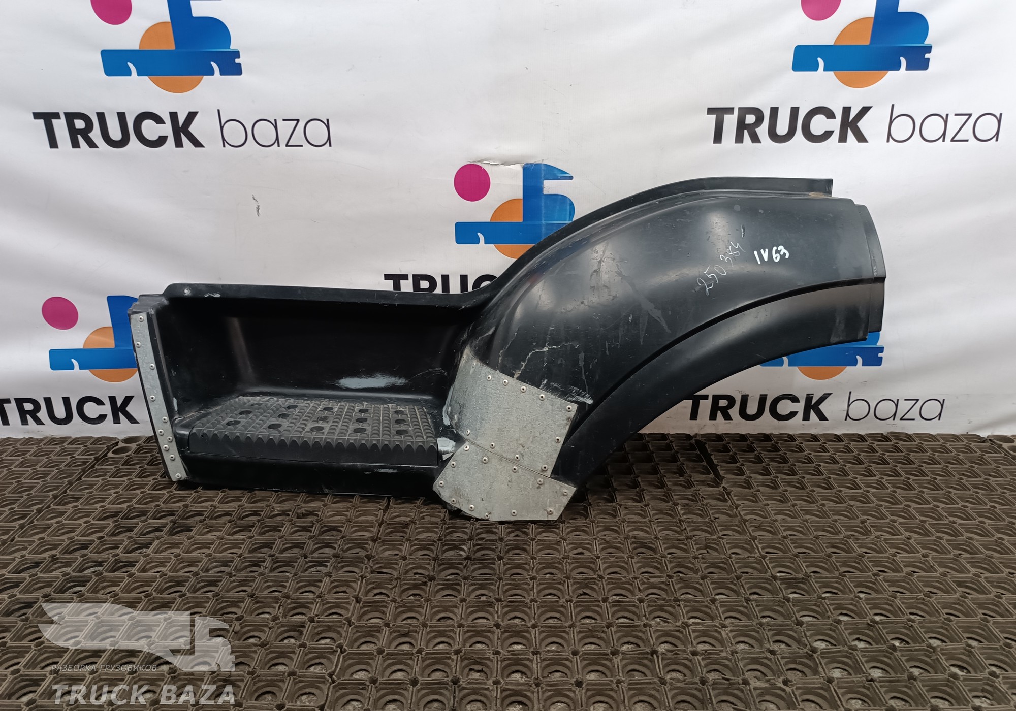 504211274 Корпус подножки левой для Iveco