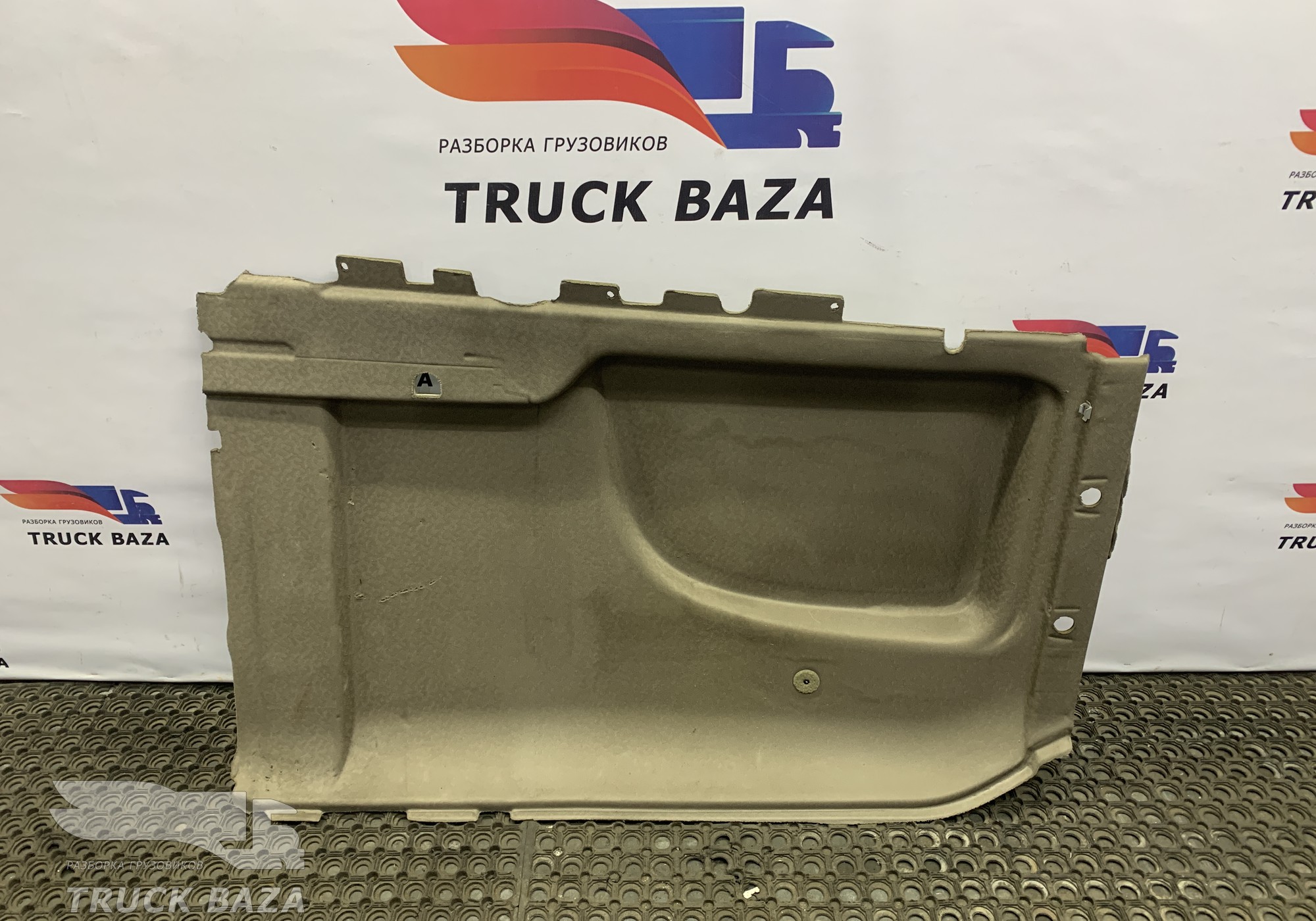 2087372 Обшивка боковой стенки правая