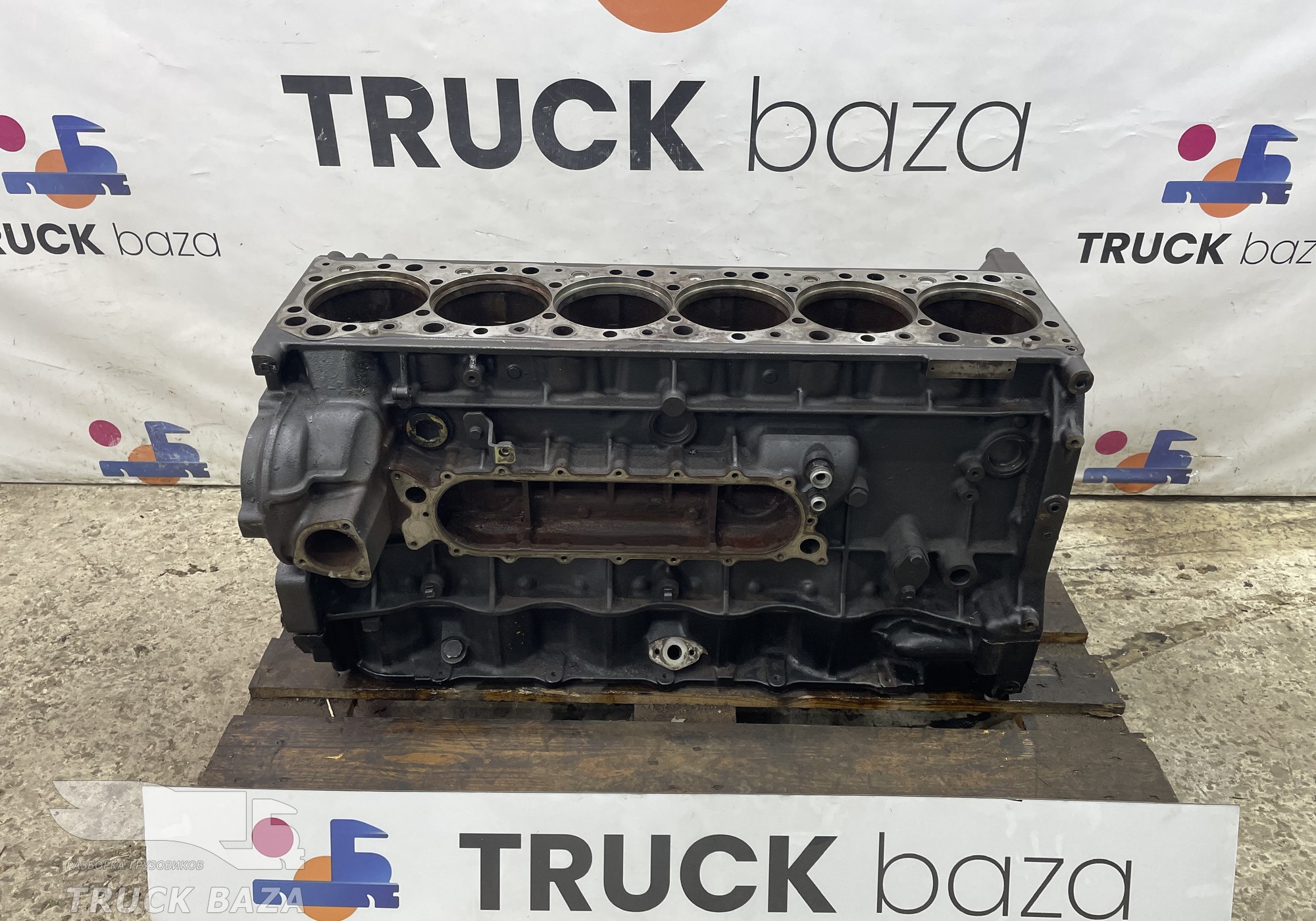 504072710 Блок цилиндров двигателя Cursor 10