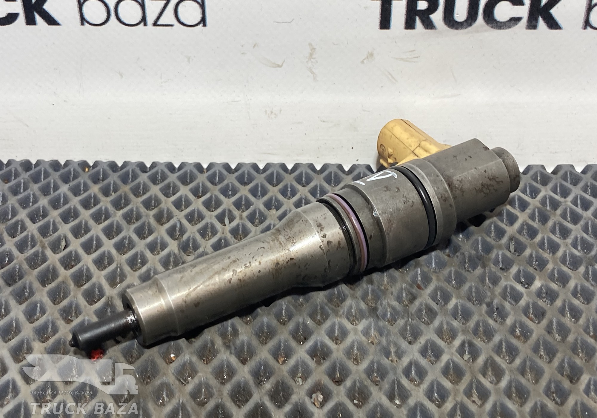 1846419 Форсунка топливная