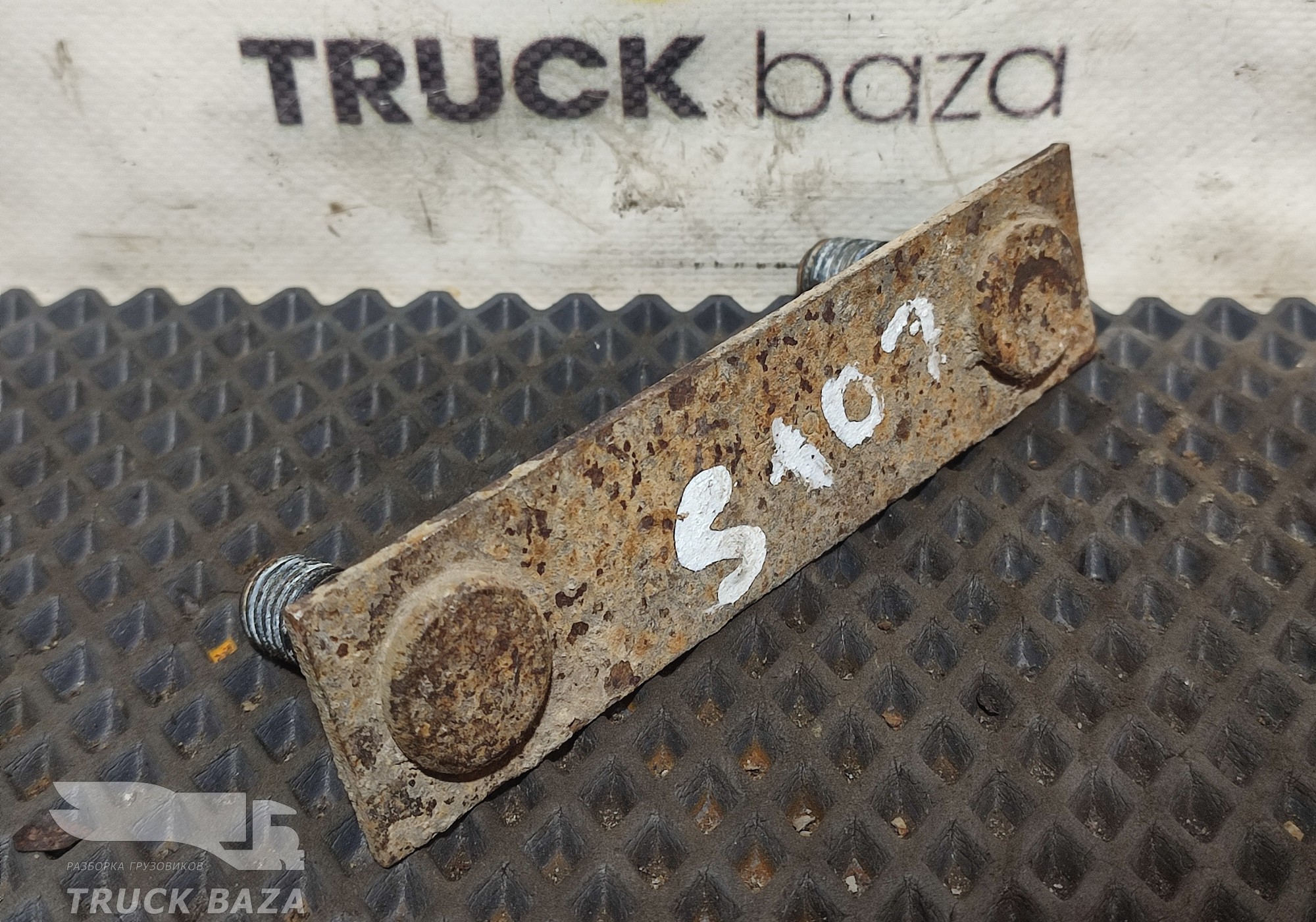 1802172 Кронштейн траверсы передней для Scania 5-series