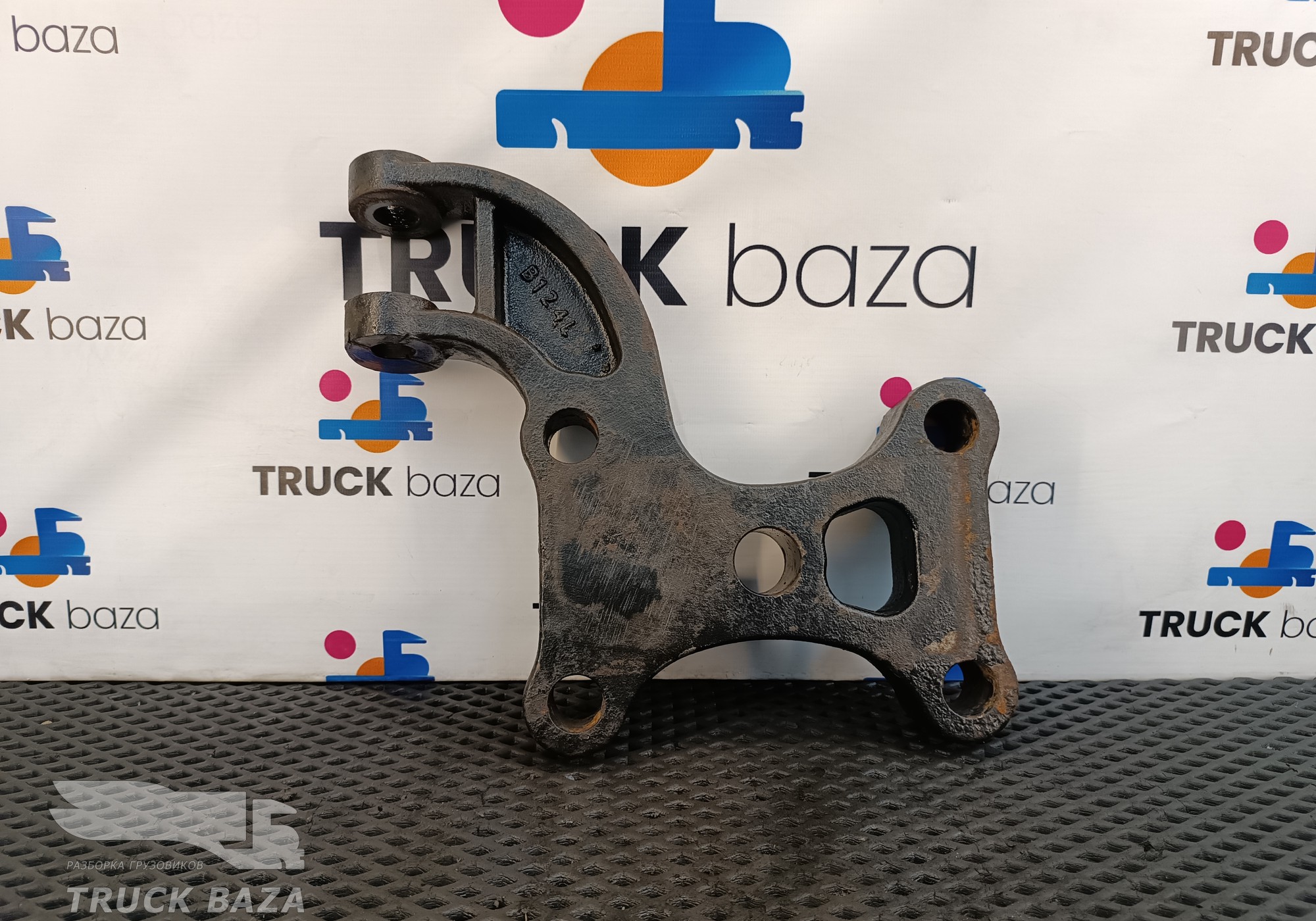 GC465796DC Кронштейн передней рессоры правый для Ford F-MAX (с 2018)