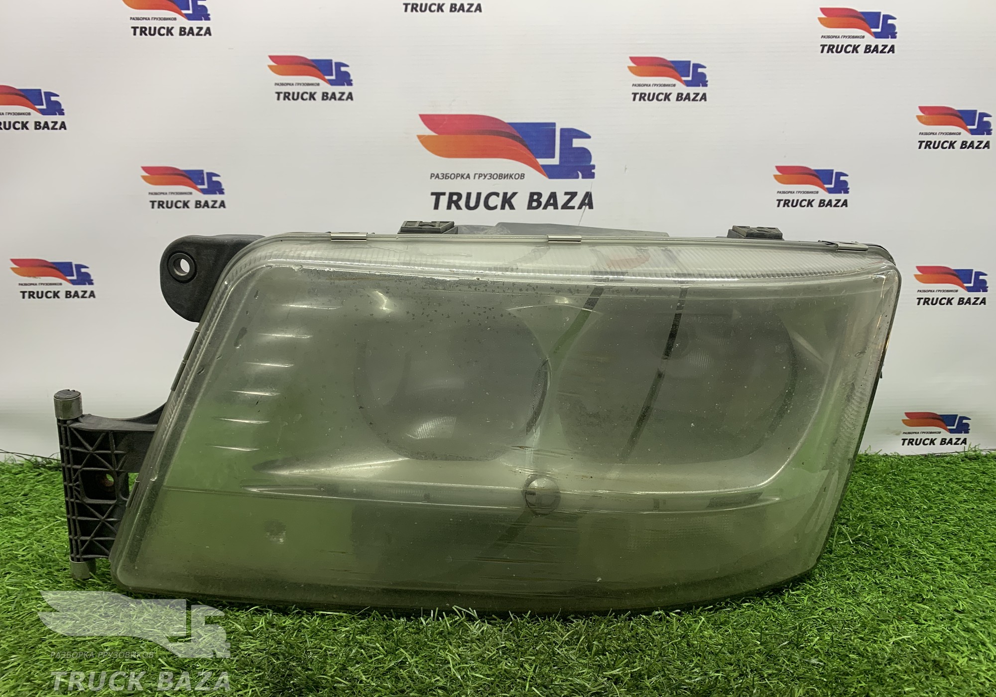 81251016659 Фара левая