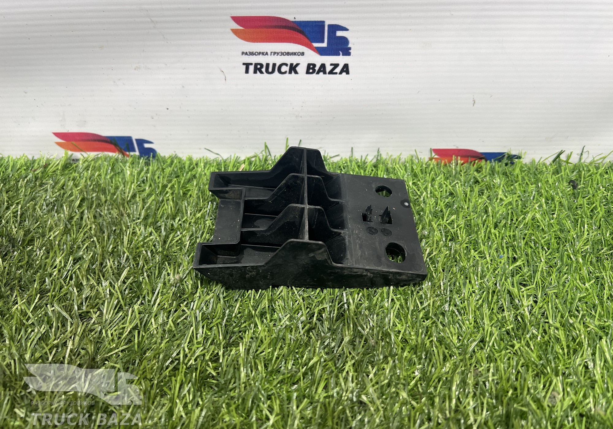 82270272 Кронштейн жабо для Renault T (с 2013)