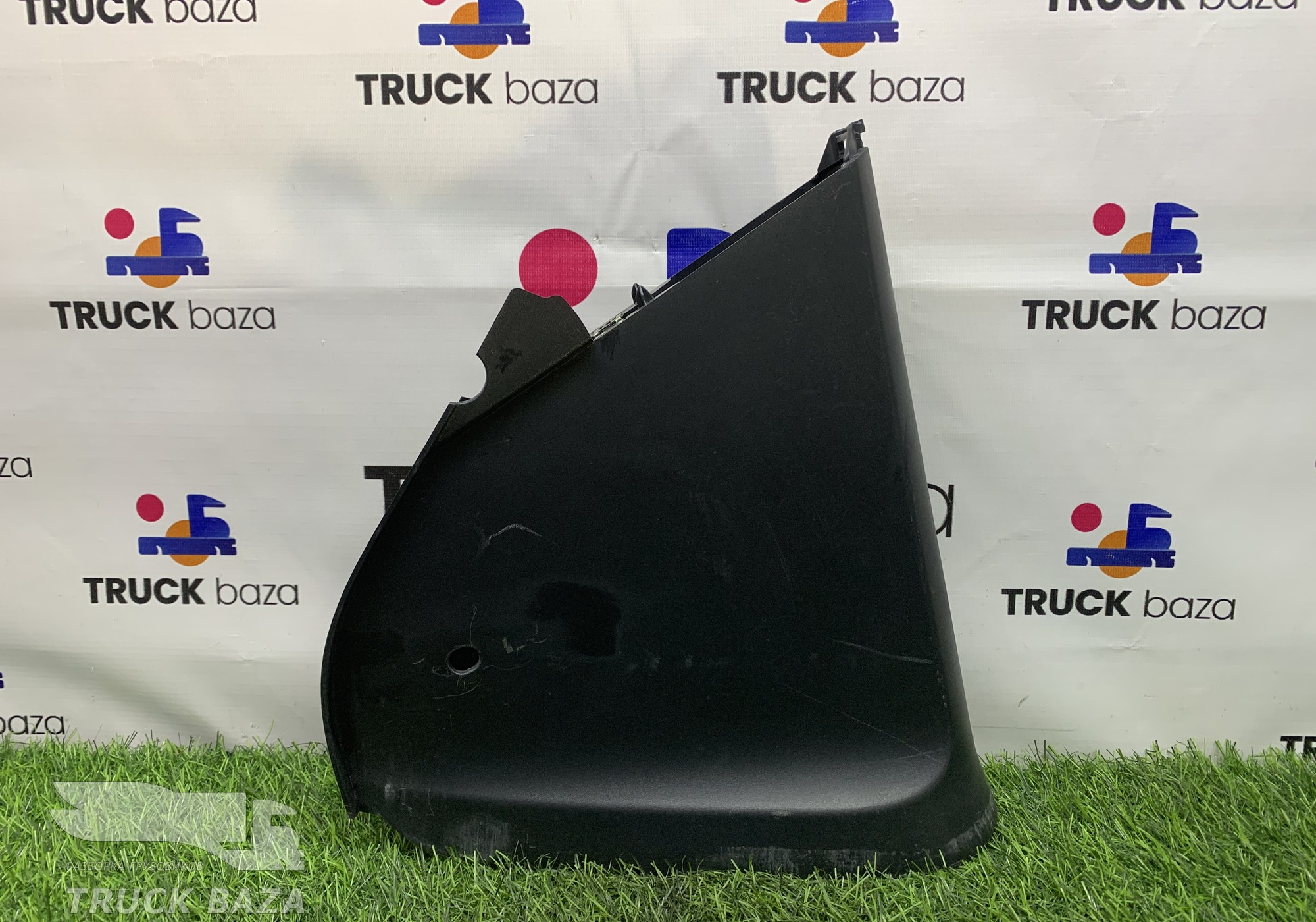 1830104 Кожух рулевой колонки нижний для Daf XF106 (с 2012)