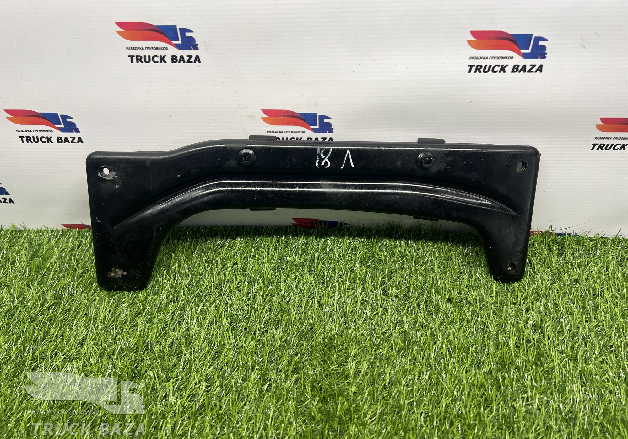 82145213 Кронштейн корпуса подножек левый для Volvo FH 4 (с 2012)