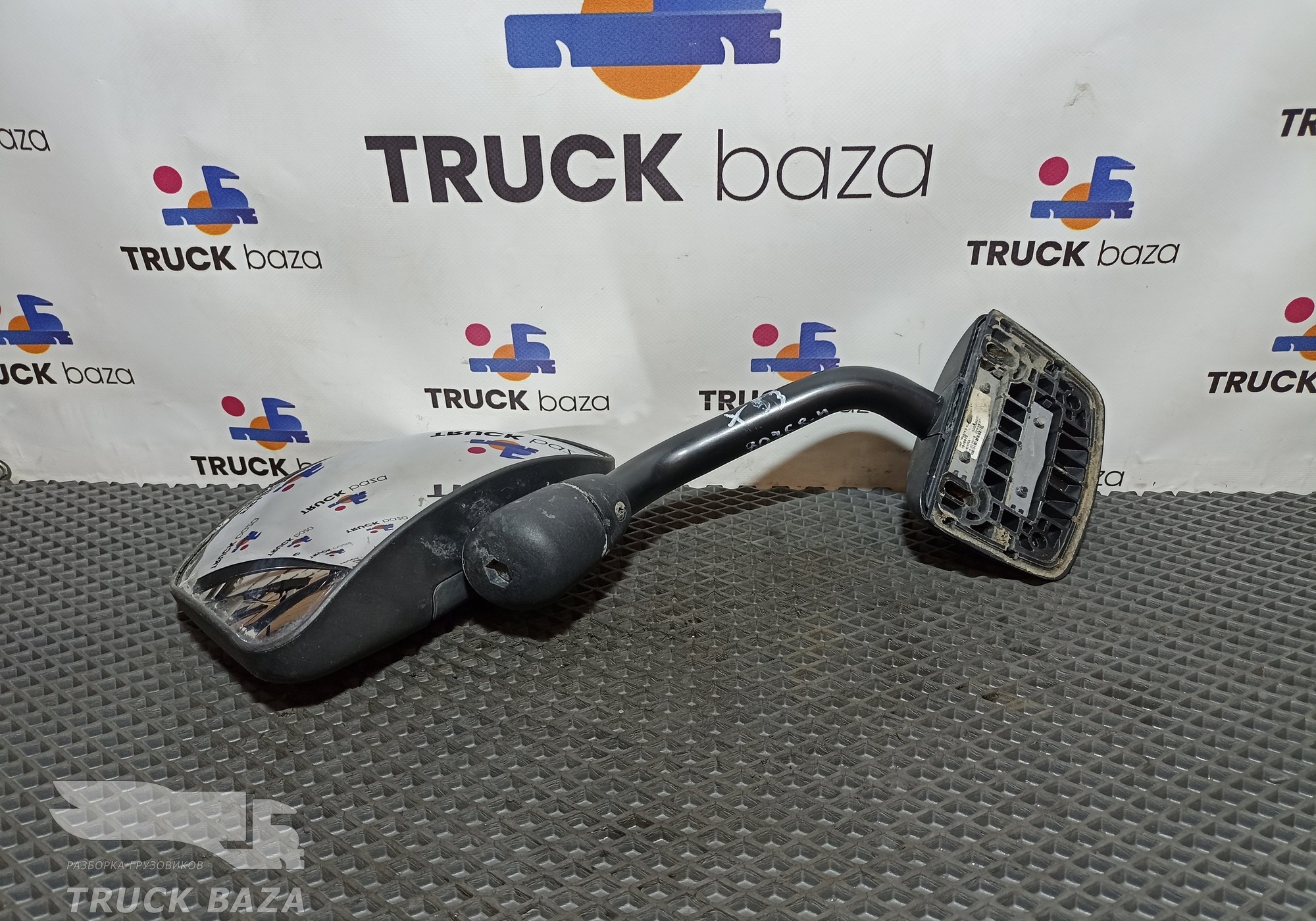 1684042 Зеркло бордюрное для Daf