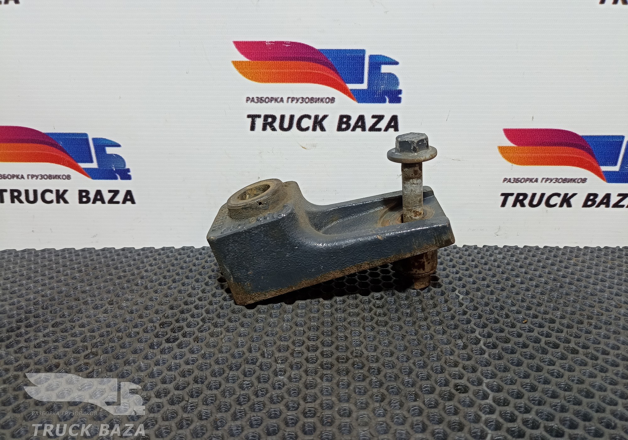 504038635 Кронштейн амортизатора переднего для Iveco