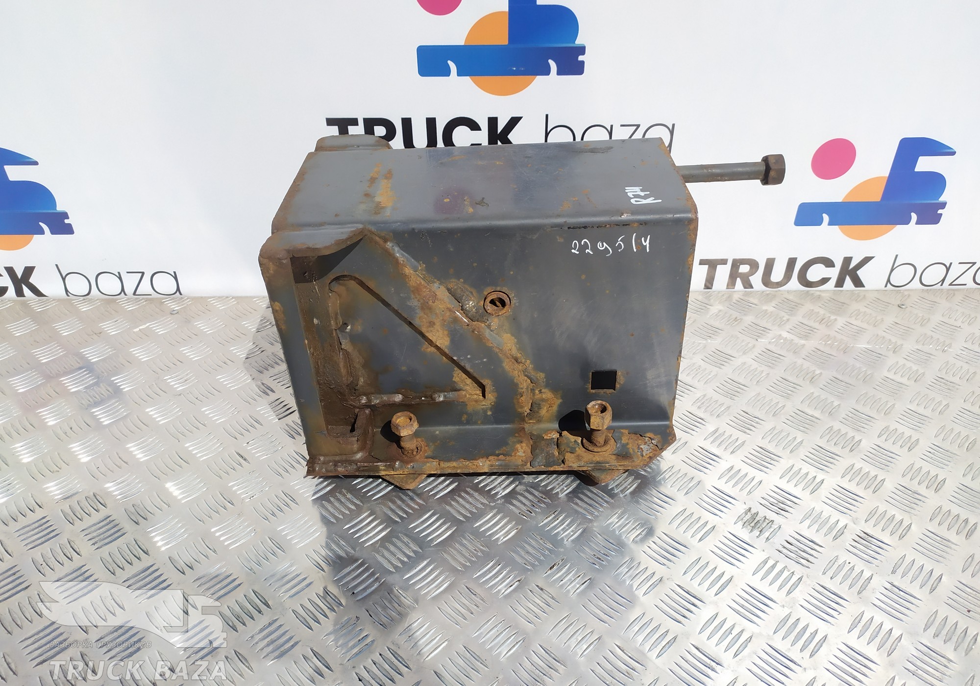 7421001754 Кронштейн запасного колеса для Renault Premium II (с 2005 по 2013)