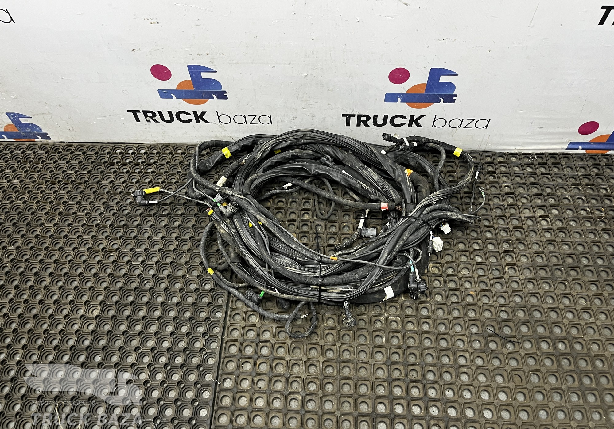 DZ95189779326 Проводка шасси для Shacman F3000 (с 2009)