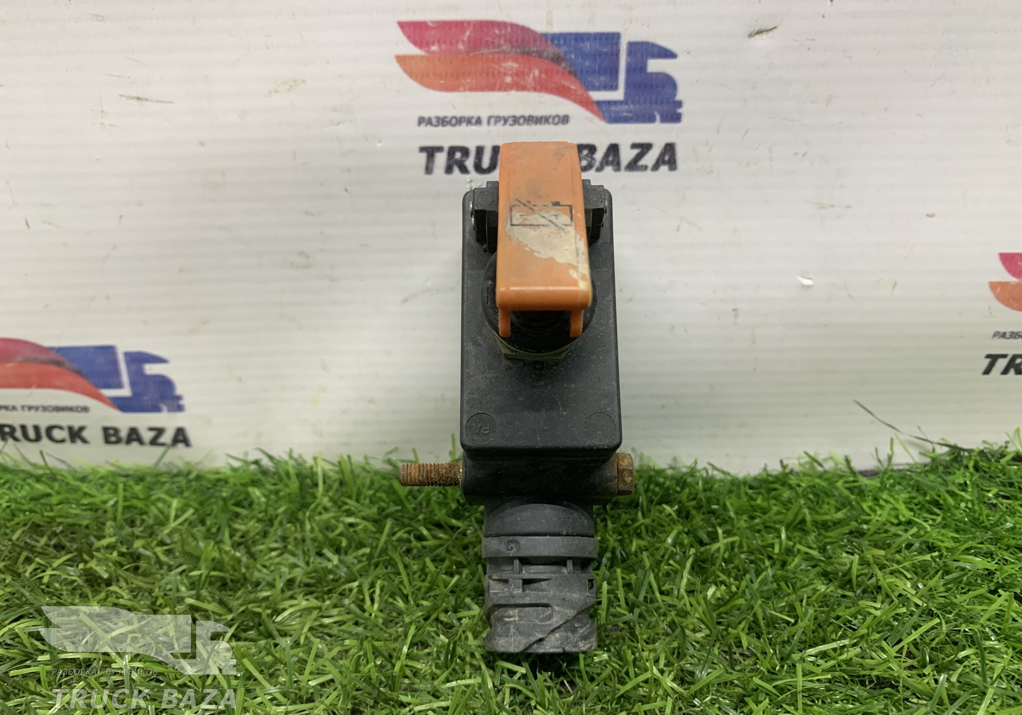 1519588 Выключатель массы