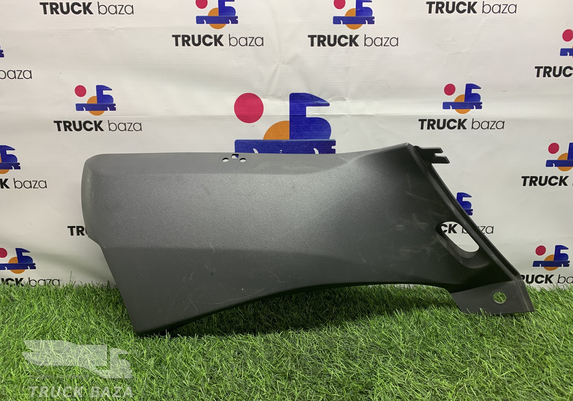 1653186 Накладка торпедо правая для Daf XF106 (с 2012)