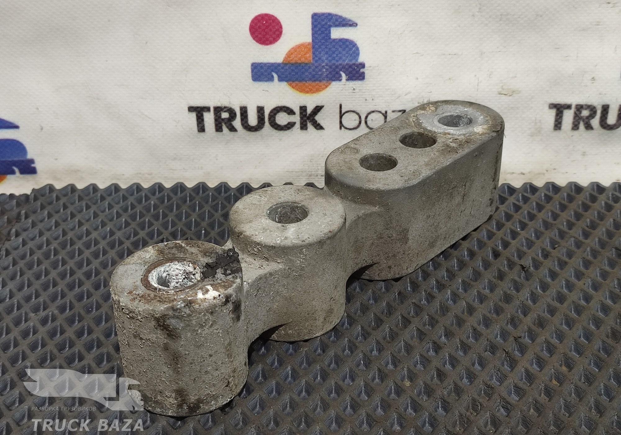 WG9925551163 Проставка кронштейна топливного бака для Sinotruk Sitrak C7H