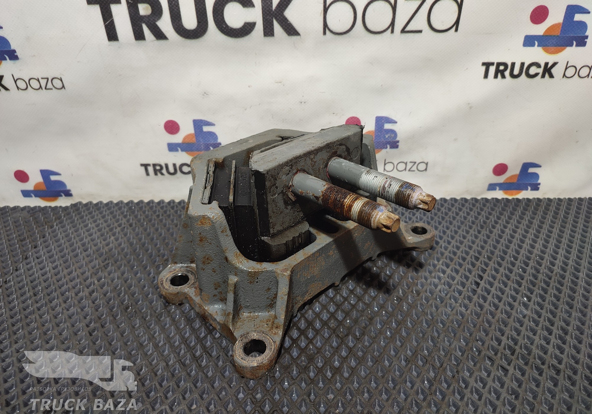 WG9925590380 Подушка двигателя задняя для Sinotruk Sitrak C7H