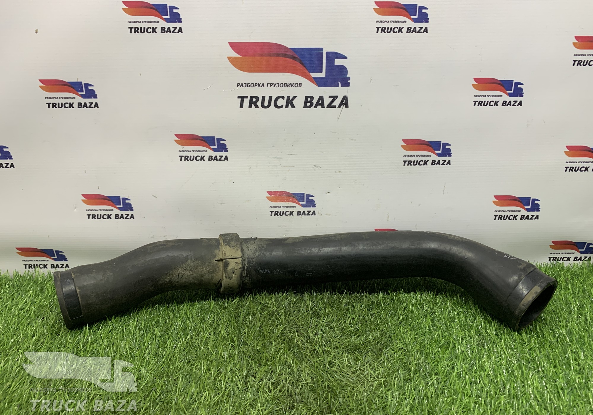 1670856 Патрубок радиатора