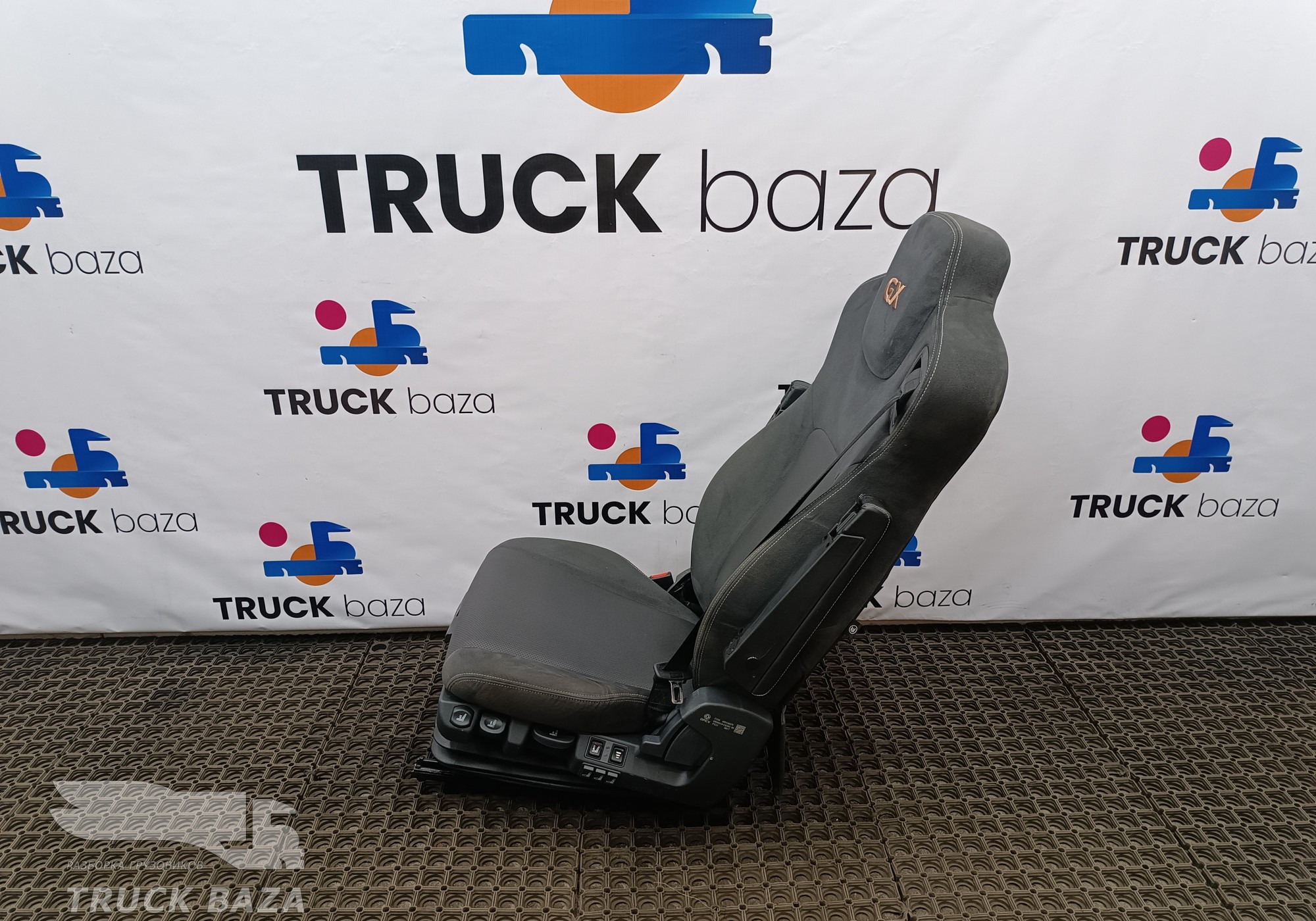 6800010C6301 Сиденье водительское пневматическое для DongFeng GX DFH4180