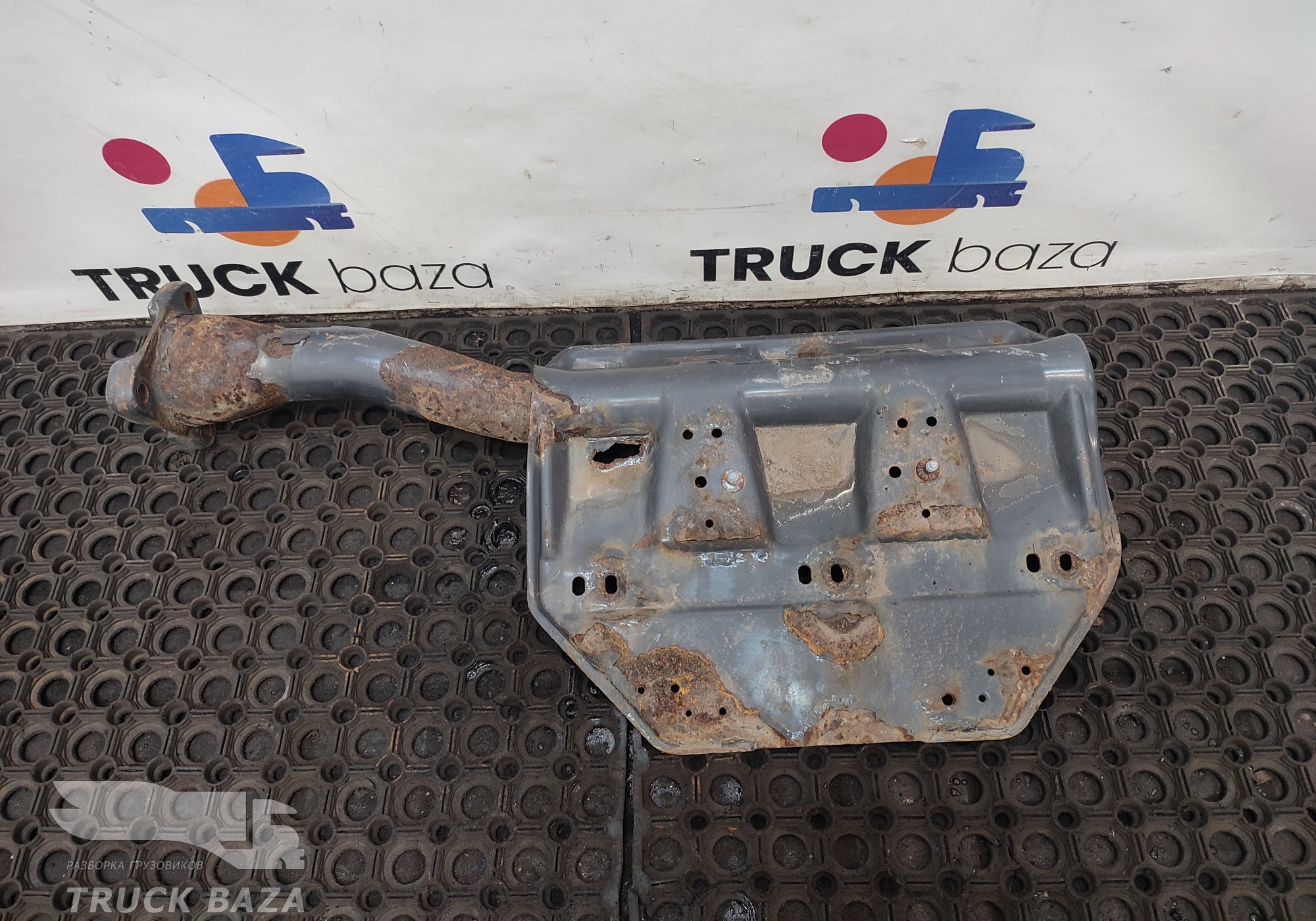 1721894 Кронштейн заднего крыла правый для Scania 4-series