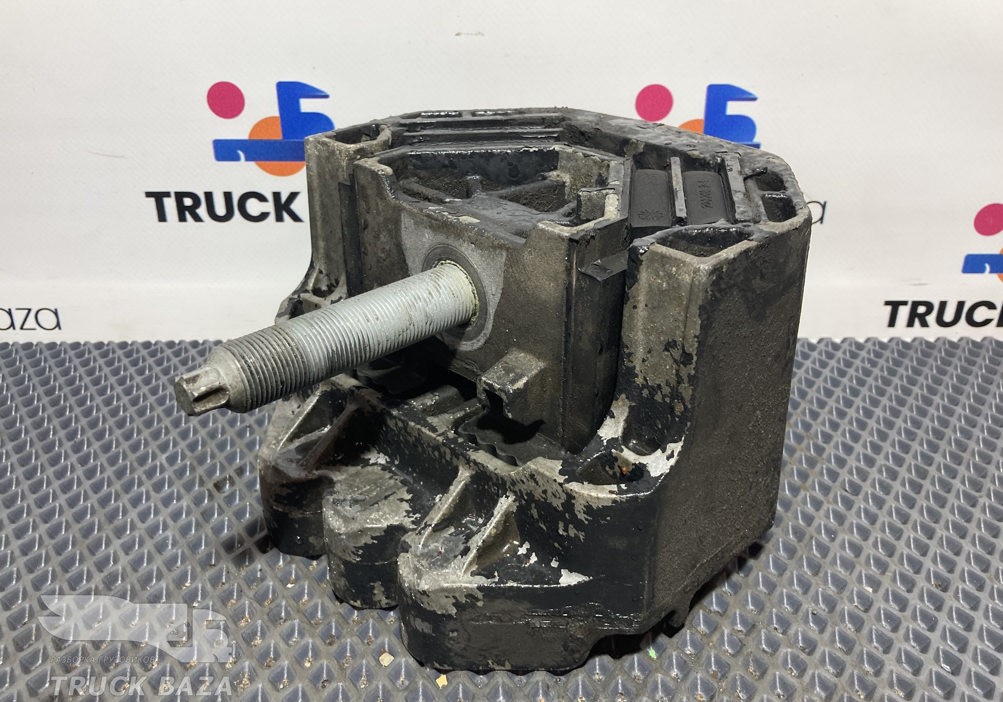 81962100601 Опора двигателя передняя правая