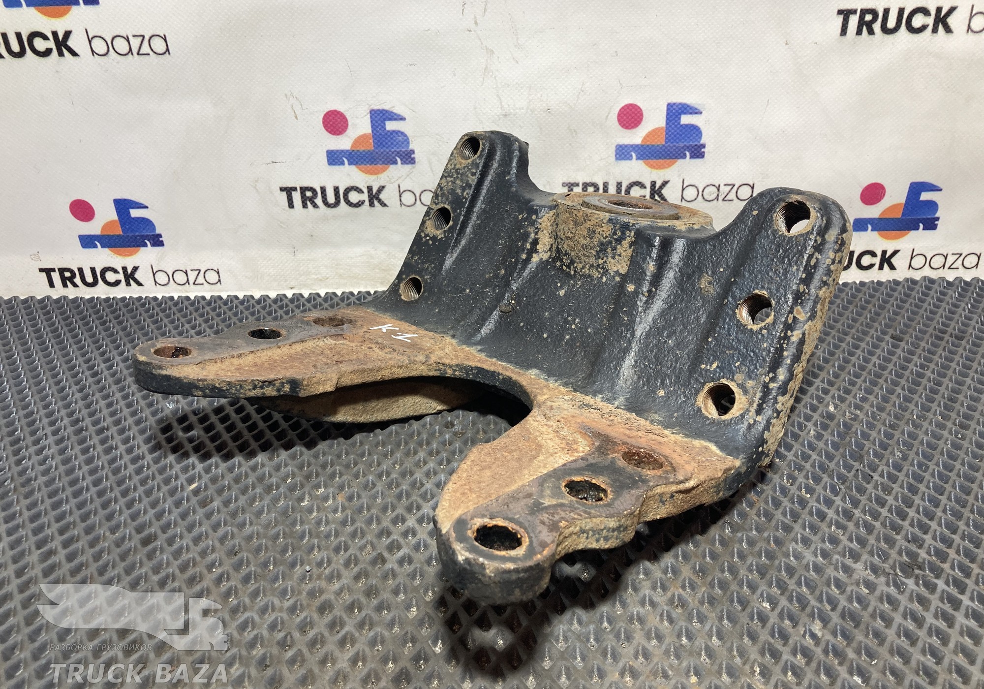 A9413170901 Кронштейн траверсы для КАМАЗ 5490