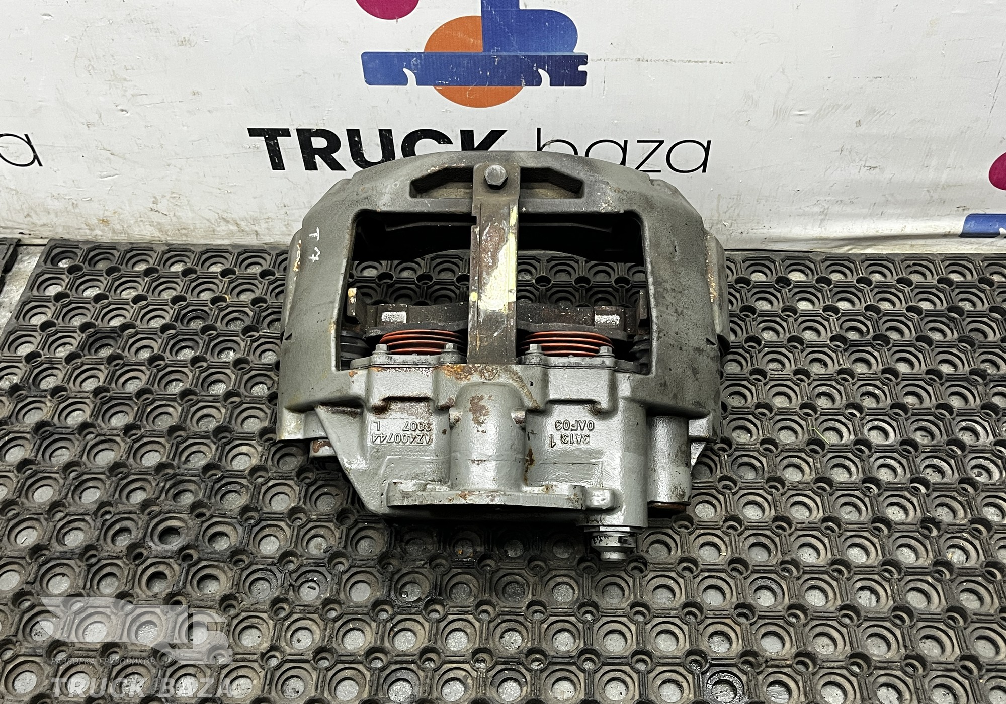 AZ4007443007 Суппорт передний левый для Sinotruk Sitrak C7H