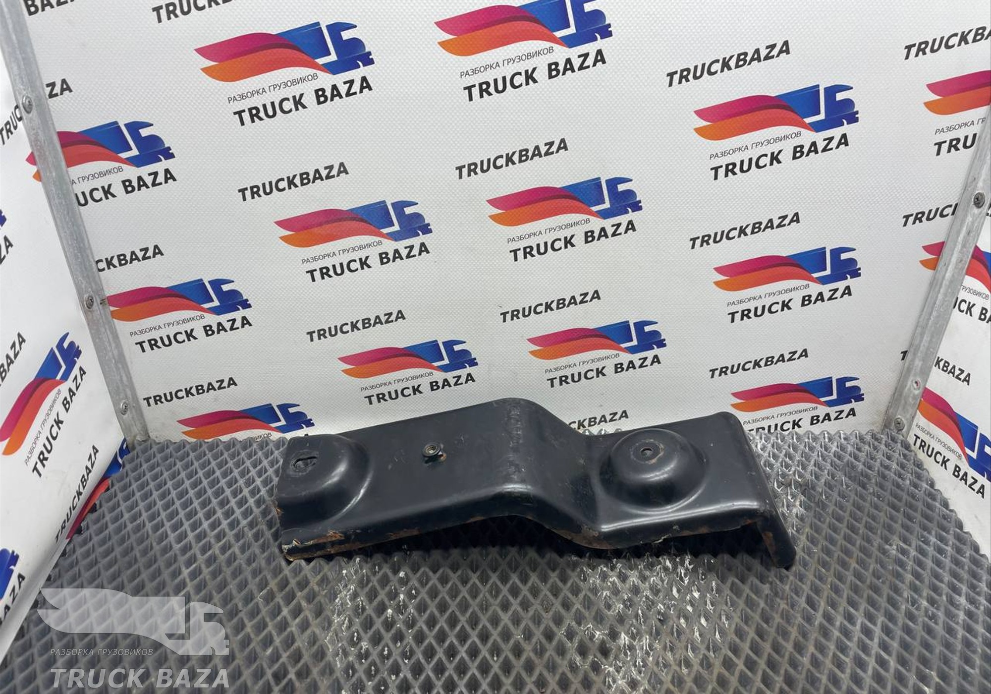 82622091 Кронштейн спойлера кабины для Renault T (с 2013)