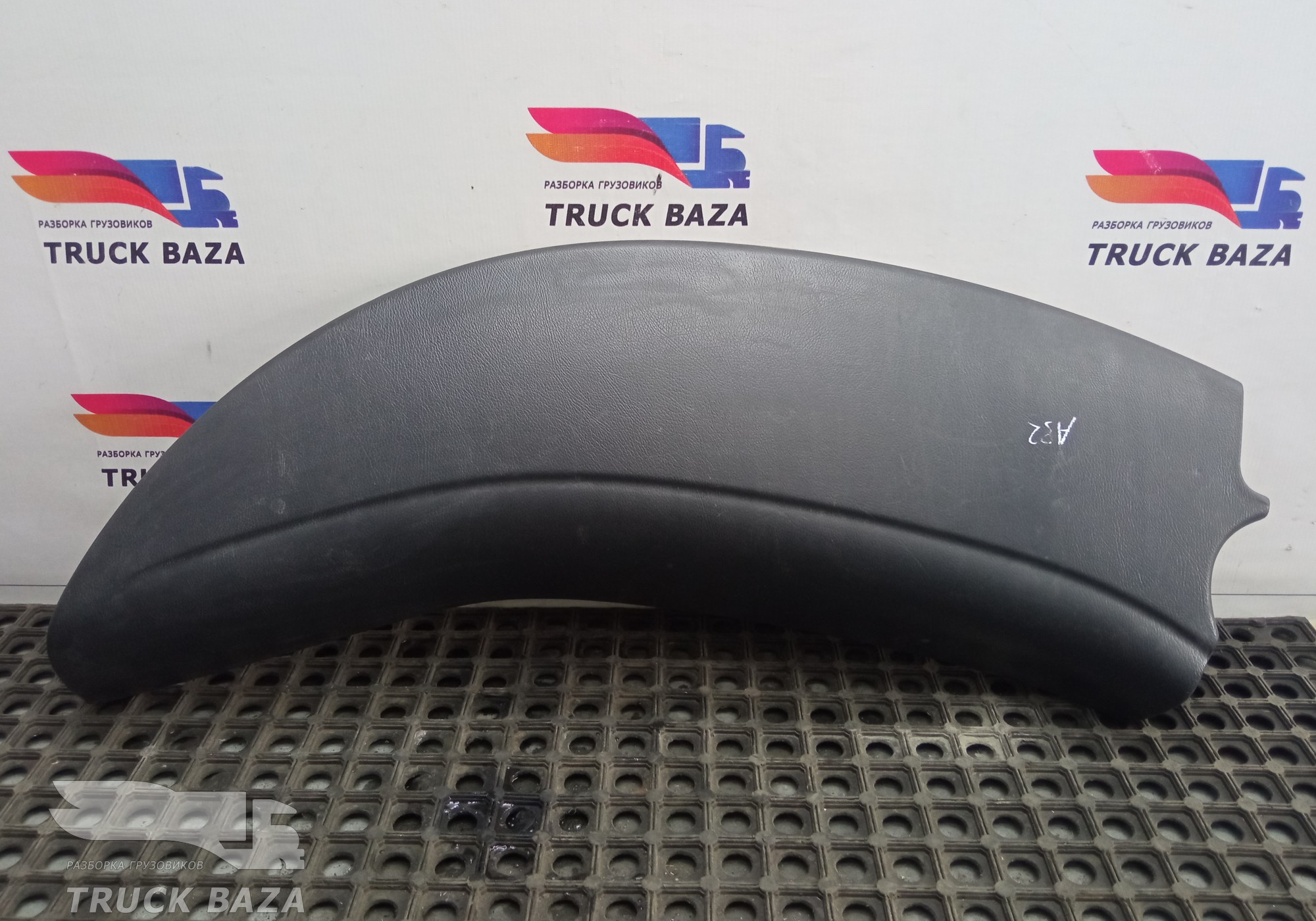 9436800206 Накладка на торпедо правая для Mercedes-Benz Actros MP3 (с 2008)