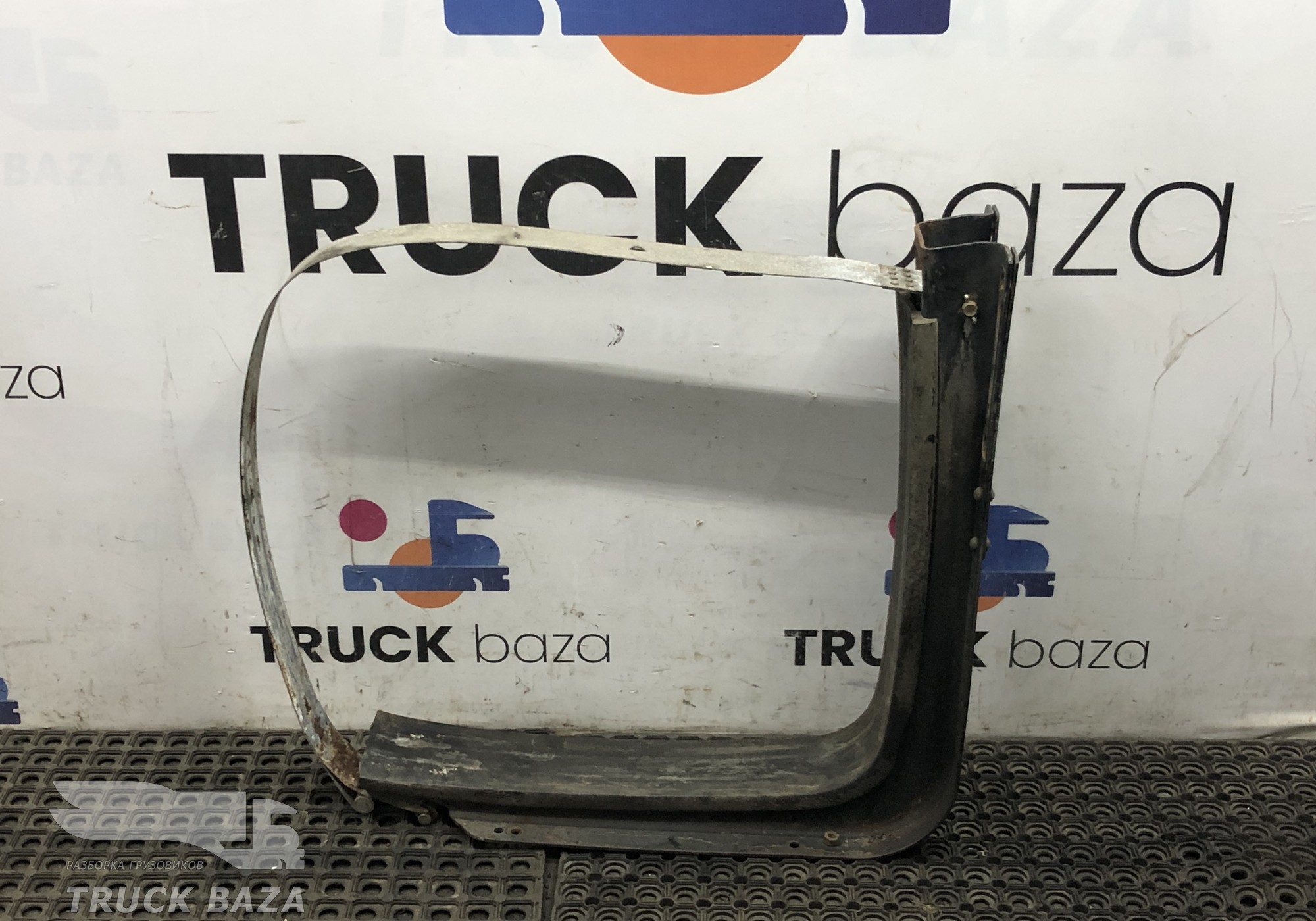 81418015505 Кронштейн топливного бака