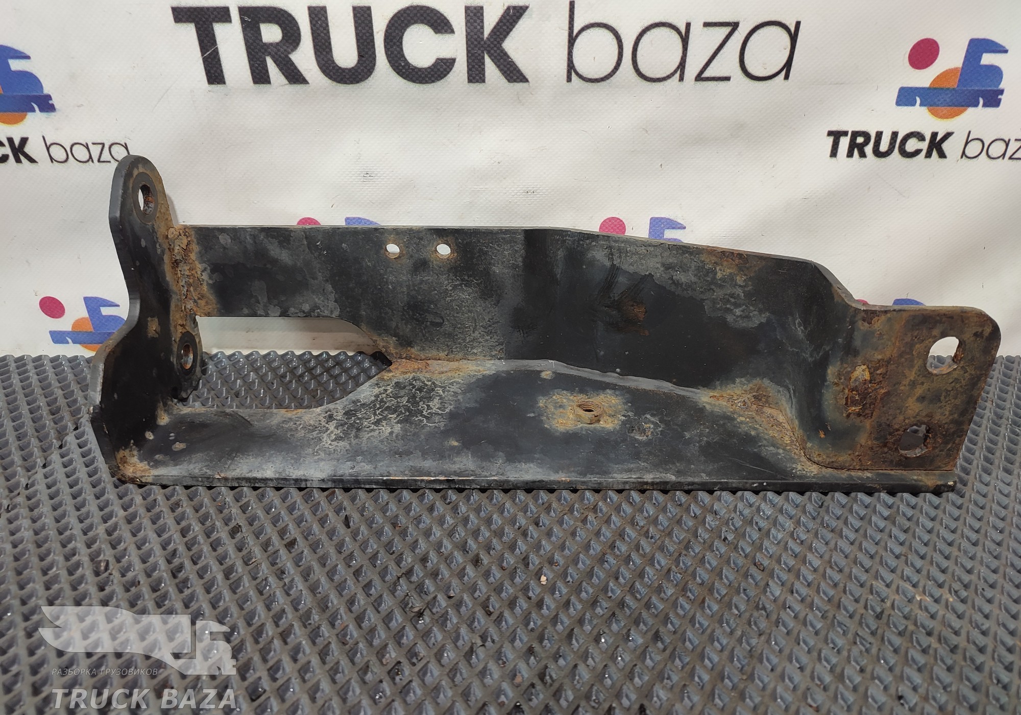 5490840504110 Кронштейн подножки левый для КАМАЗ 5490 (с 2013)