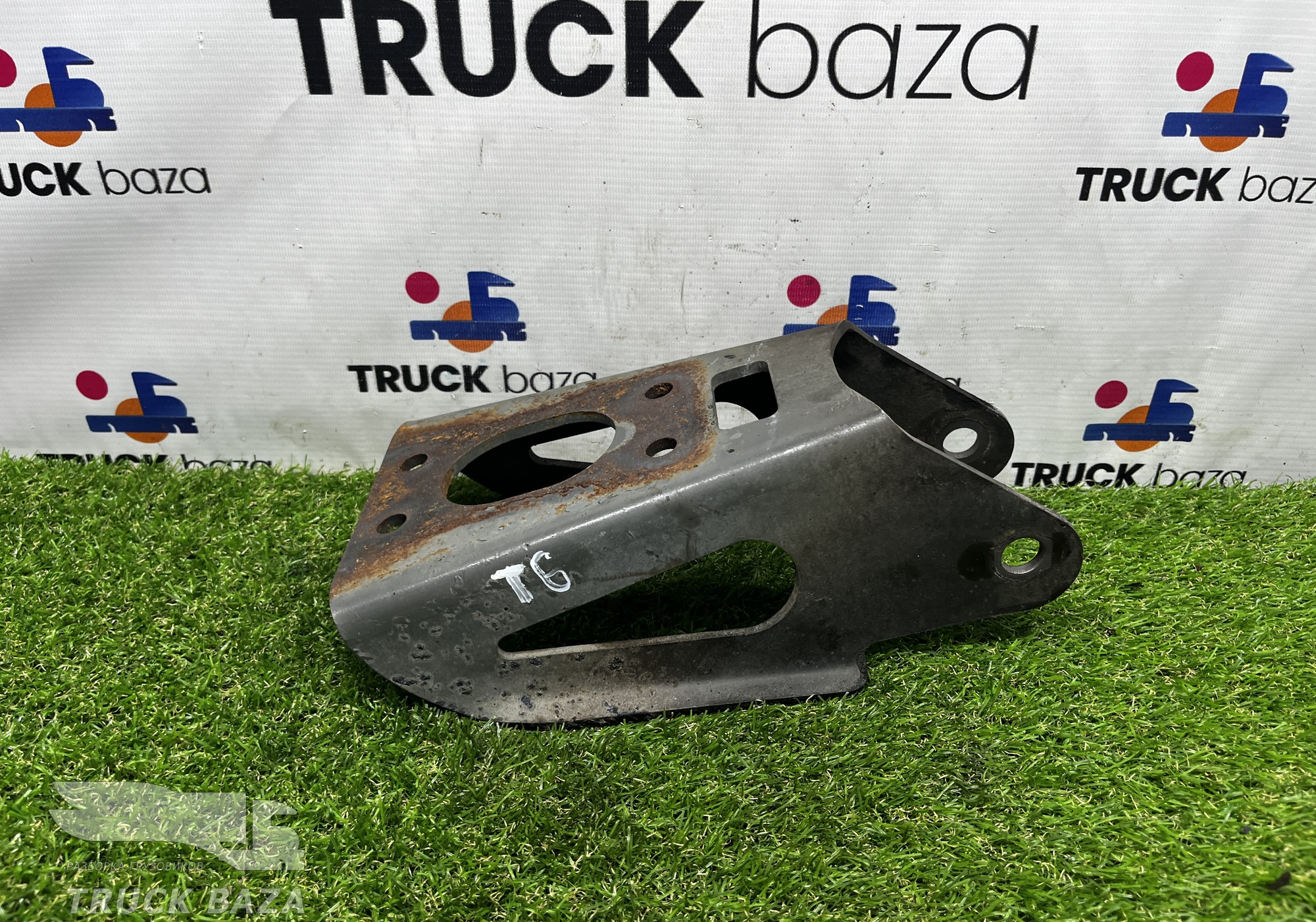 WG9925680046 Кронштейн амортизатора передний верхний для Sinotruk Sitrak C7H