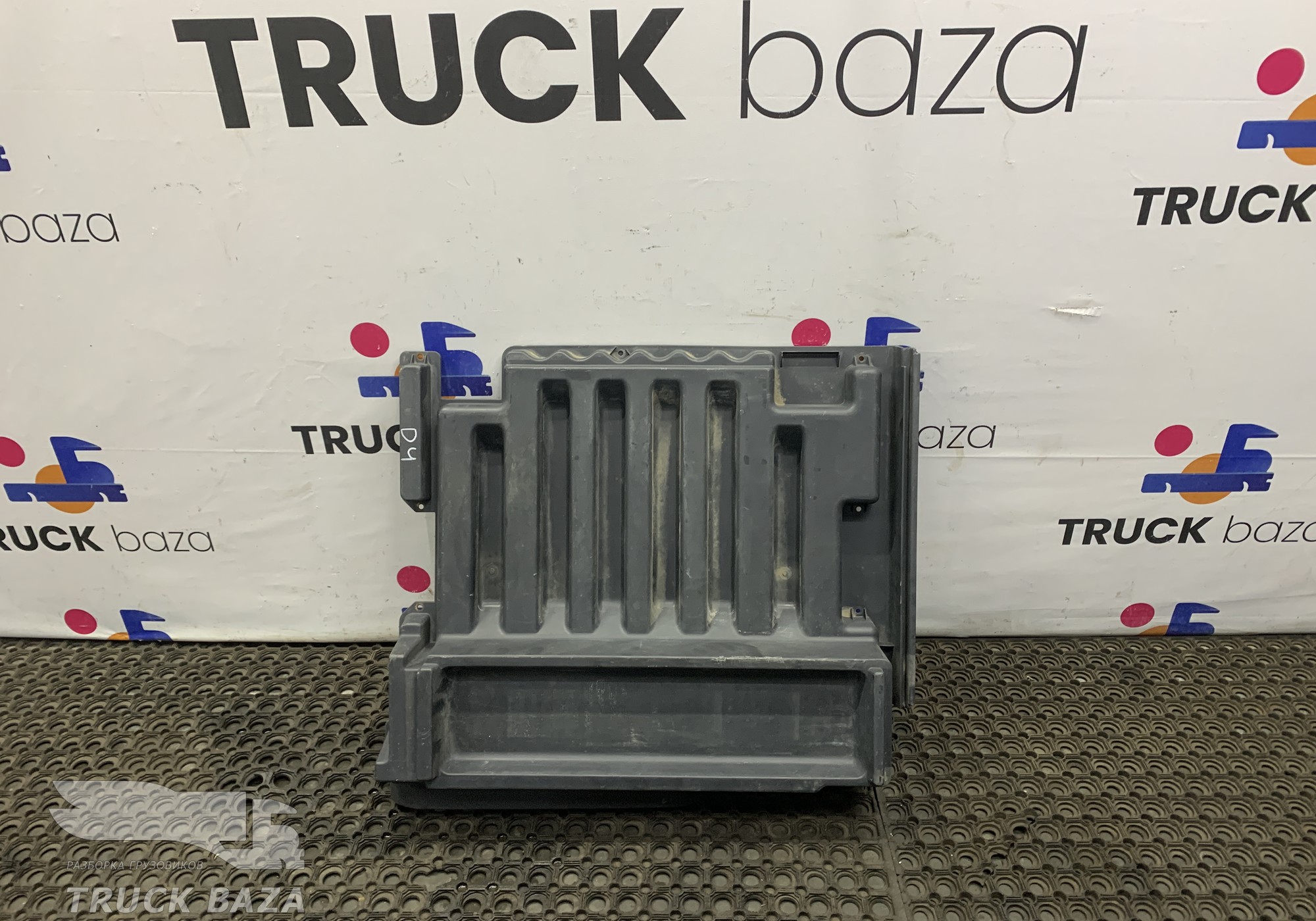 1368672 Крышка инструментального ящика