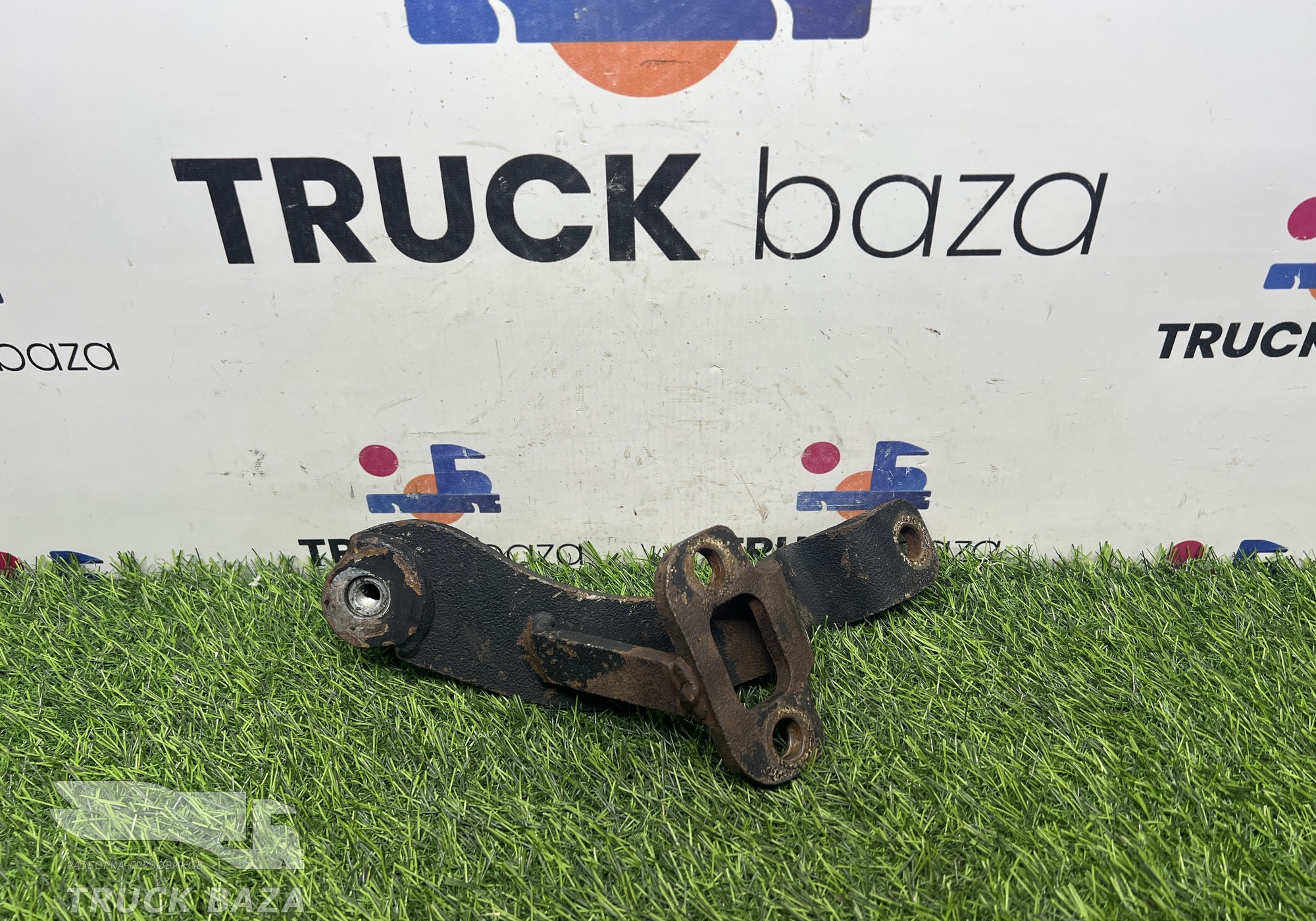 54901703630 Кронштейн с осью кулисы КПП для КАМАЗ 5490 (с 2013)