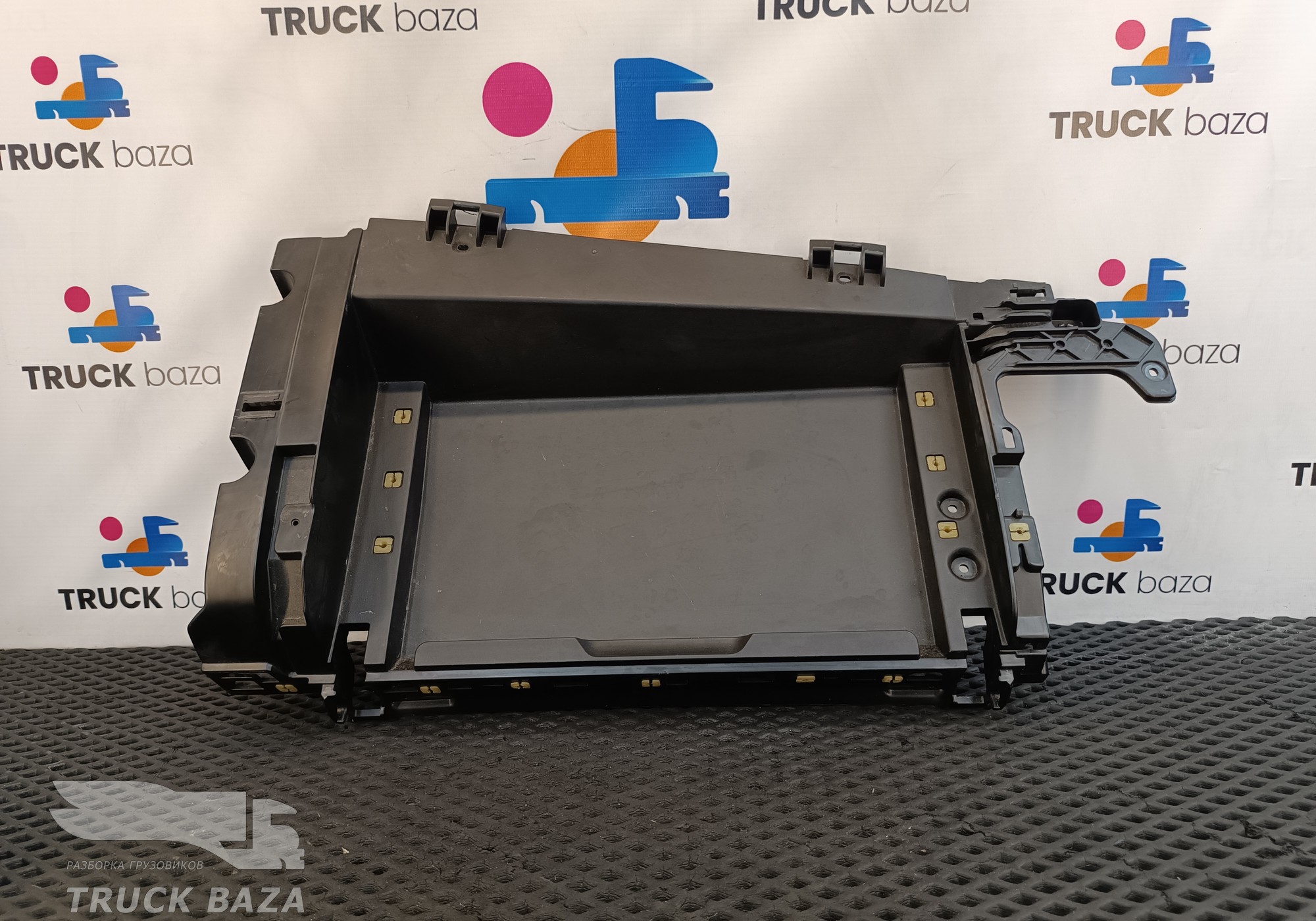 9606801054 Накладка на торпедо для Mercedes-Benz Actros New Actros MP4 (с 2011)