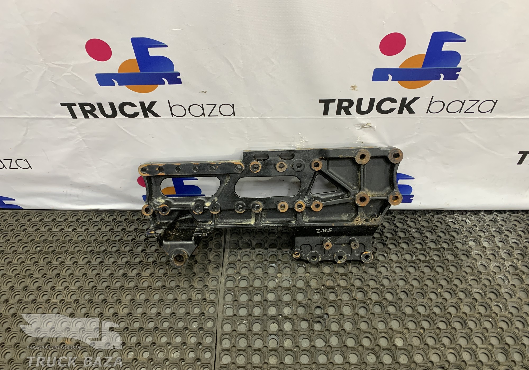 DZ97319800011 Кронштейн рессоры передний левый для Shacman X3000 (с 2014)