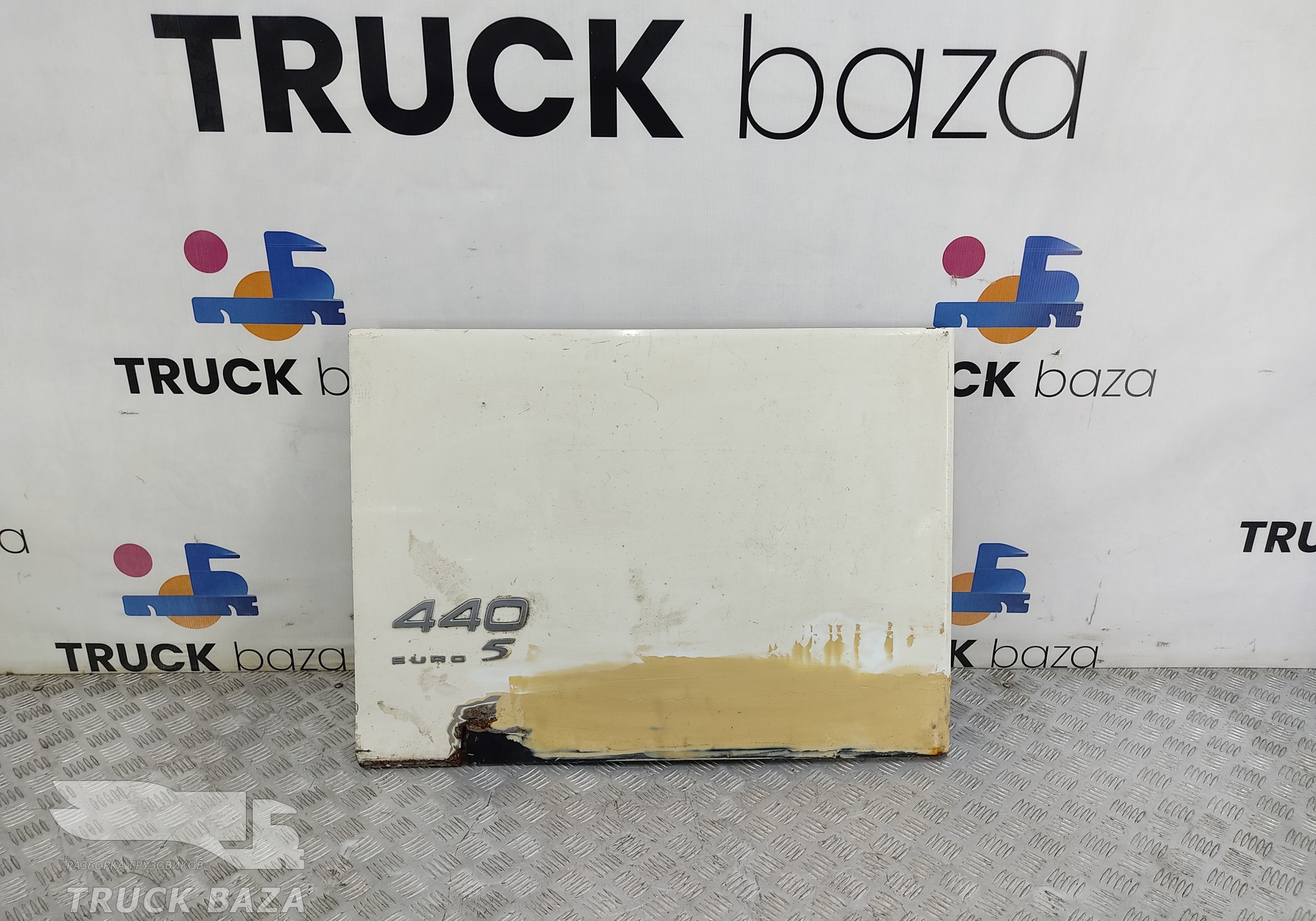 21404291 Крышка инструментального ящика левая