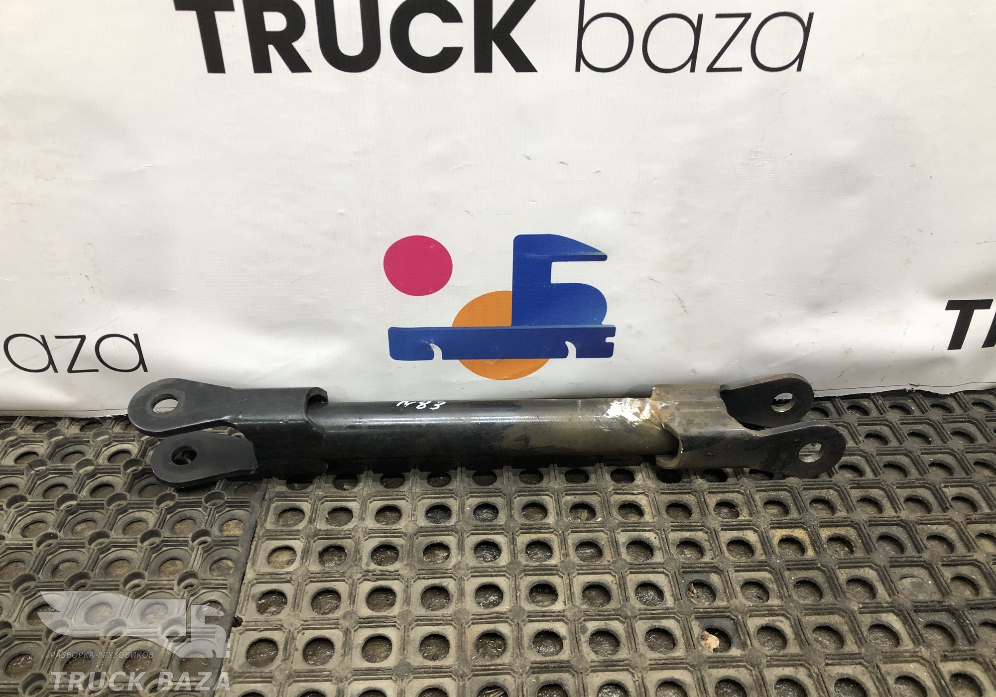 81437185118 Стойка заднего стабилизатора правая