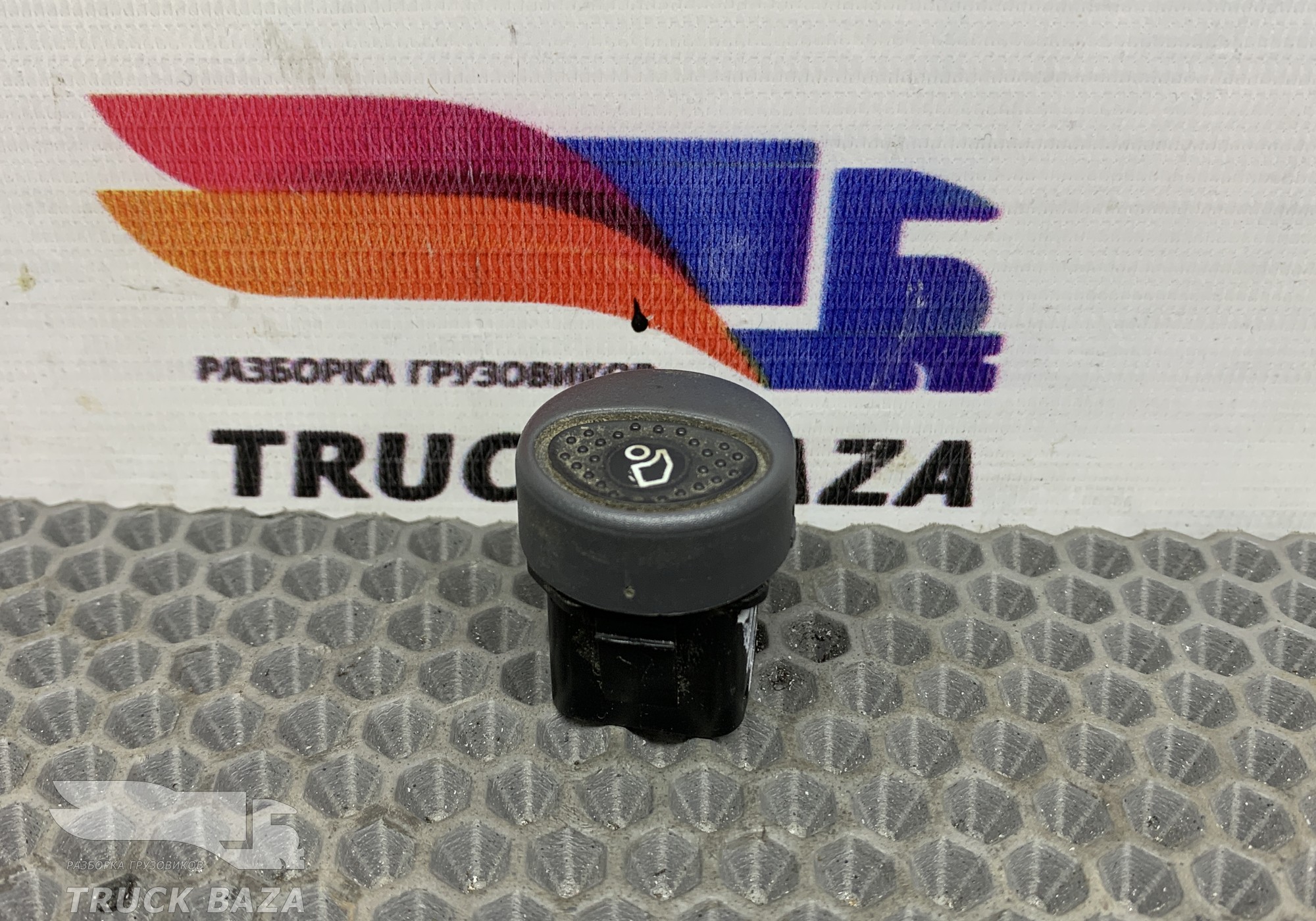 504096707 Кнопка поднятия кабины для Iveco Stralis I (с 2002)