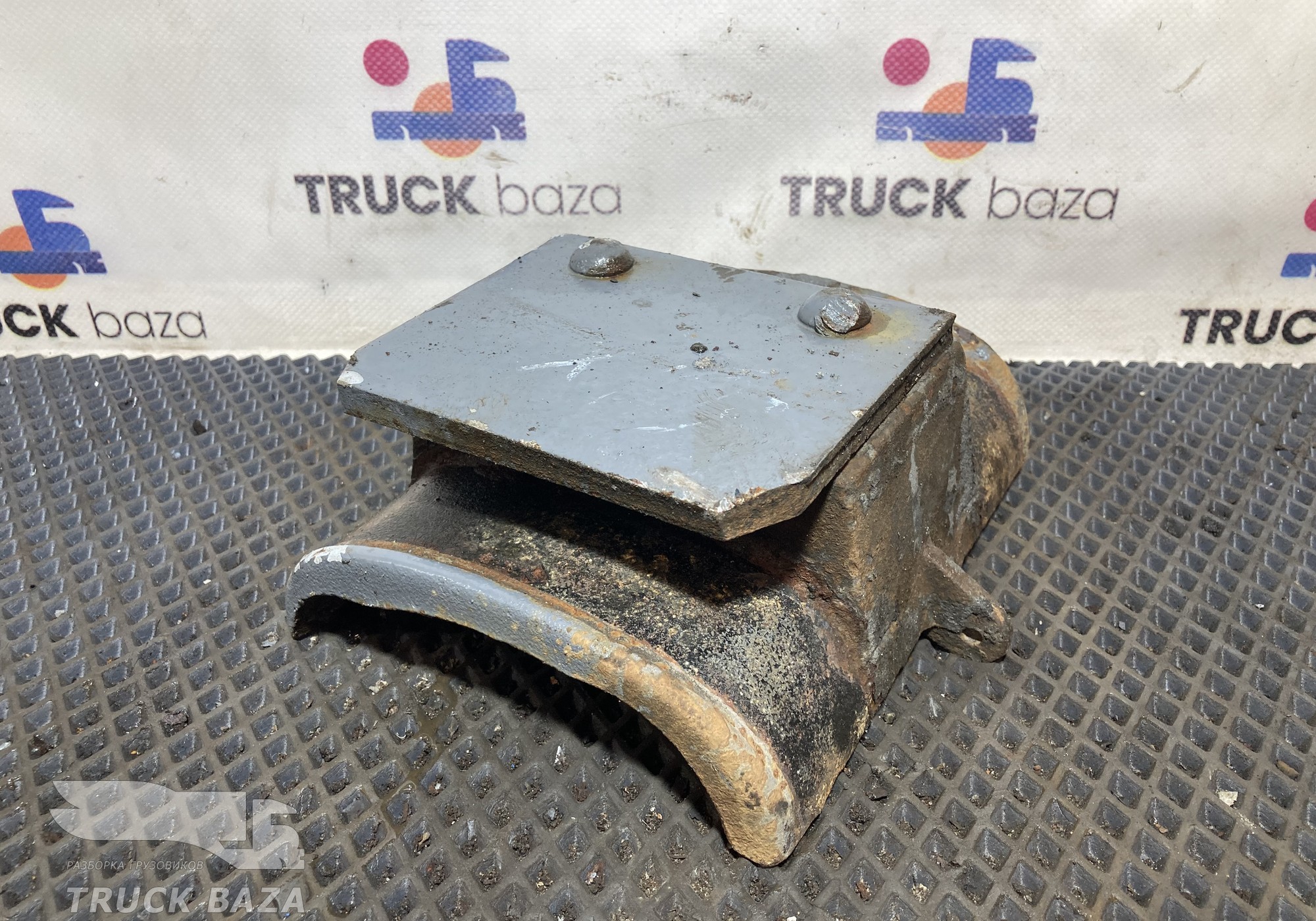 0961983 Проставка стремянки задней рессоры