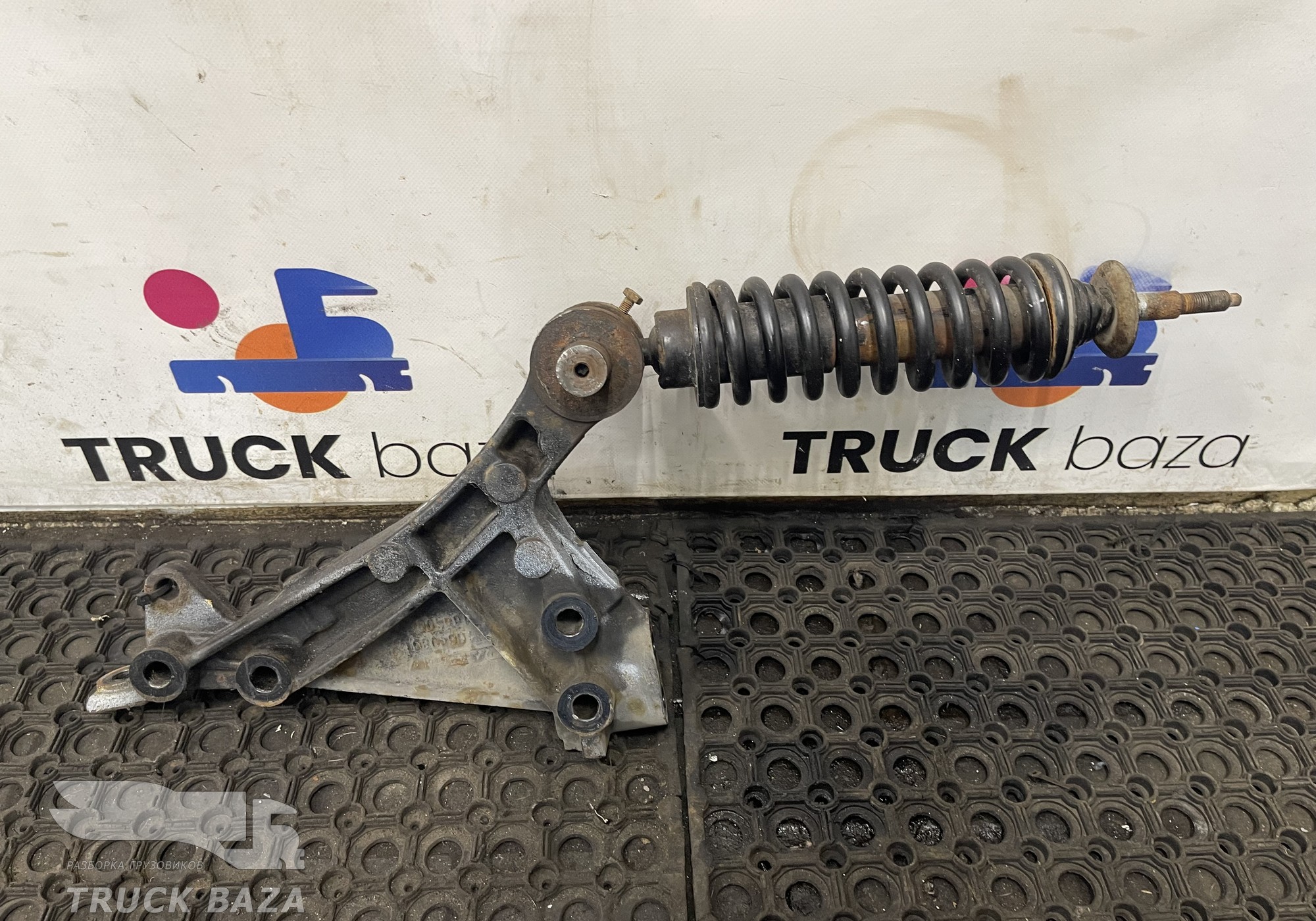 1664086 Кронштейн торсиона кабины левый для Daf XF105