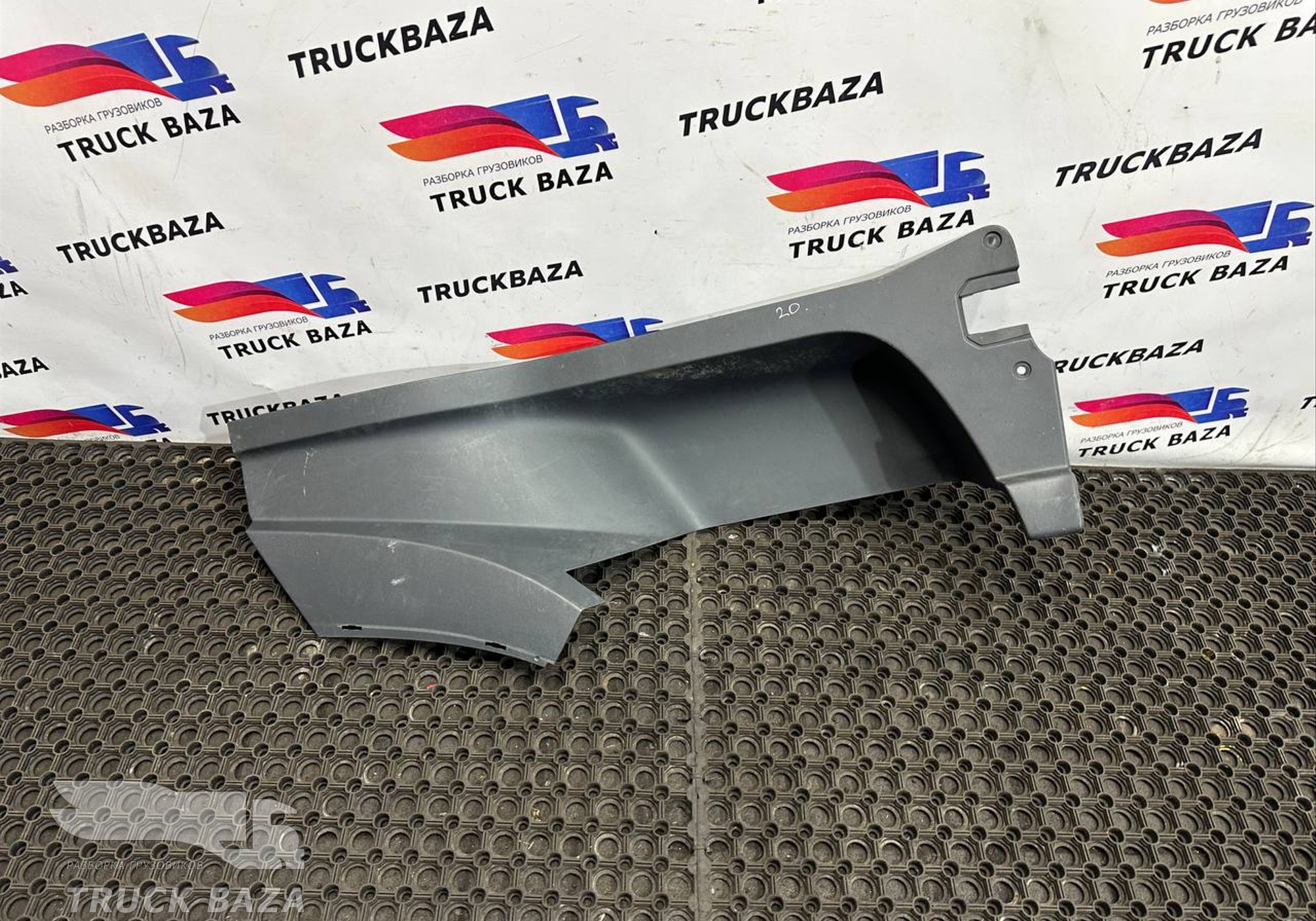 82819477 Запчасть на подножку правая для Volvo FH 4 (с 2012)