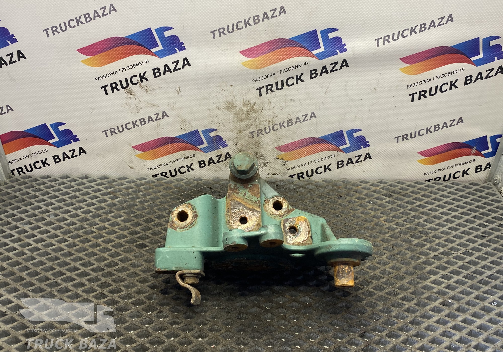 7420560925 Кронштейн ролика натяжителя для Volvo FM II (с 2002)