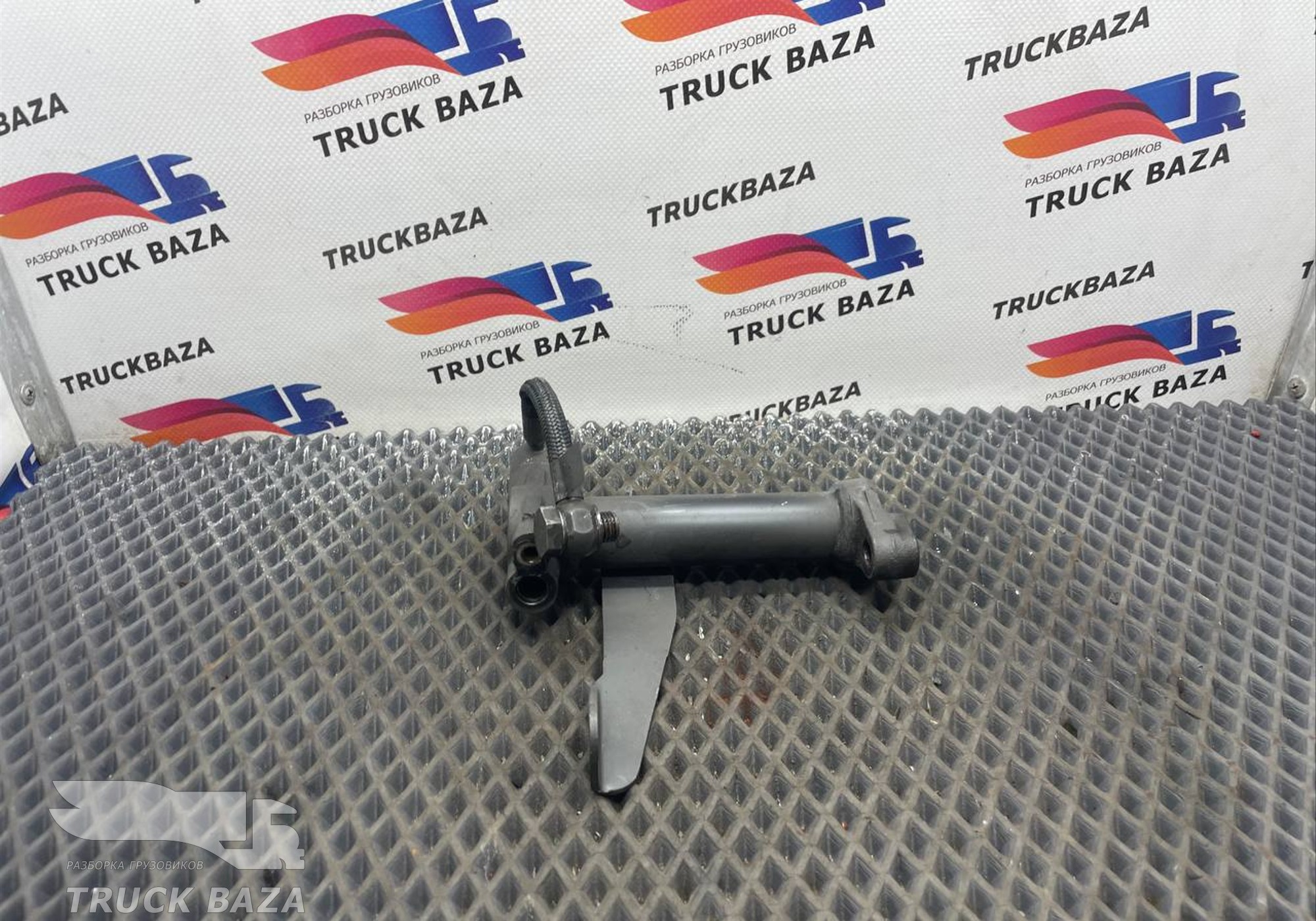 2052197 Патрубок перекачной для Daf XF106 (с 2012)