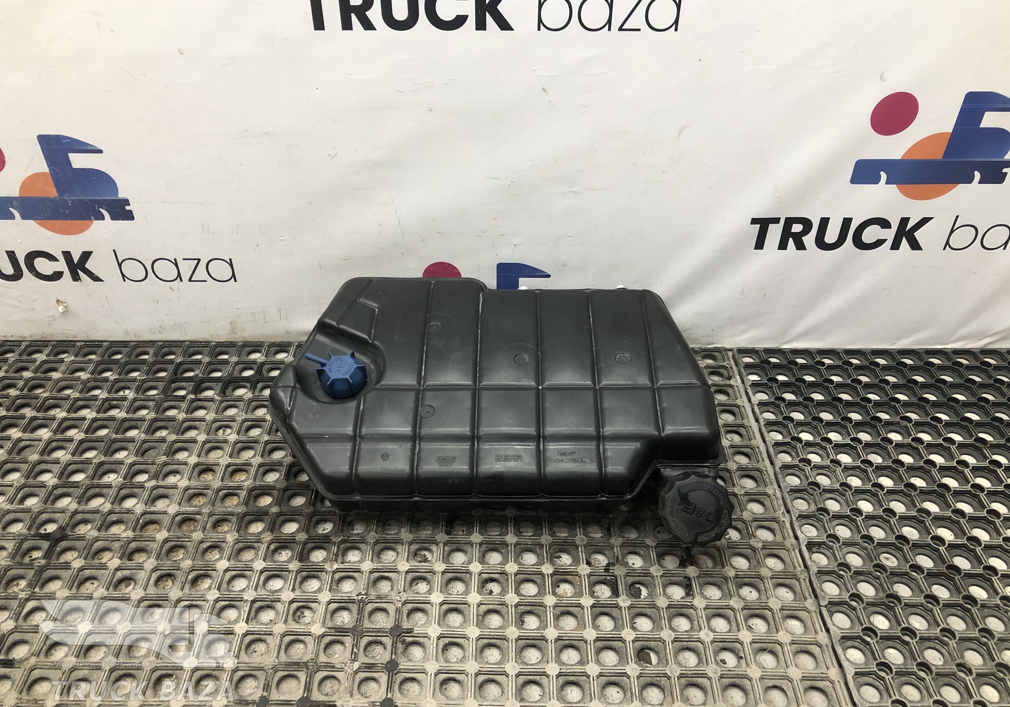 1626237 Бачок расширительный