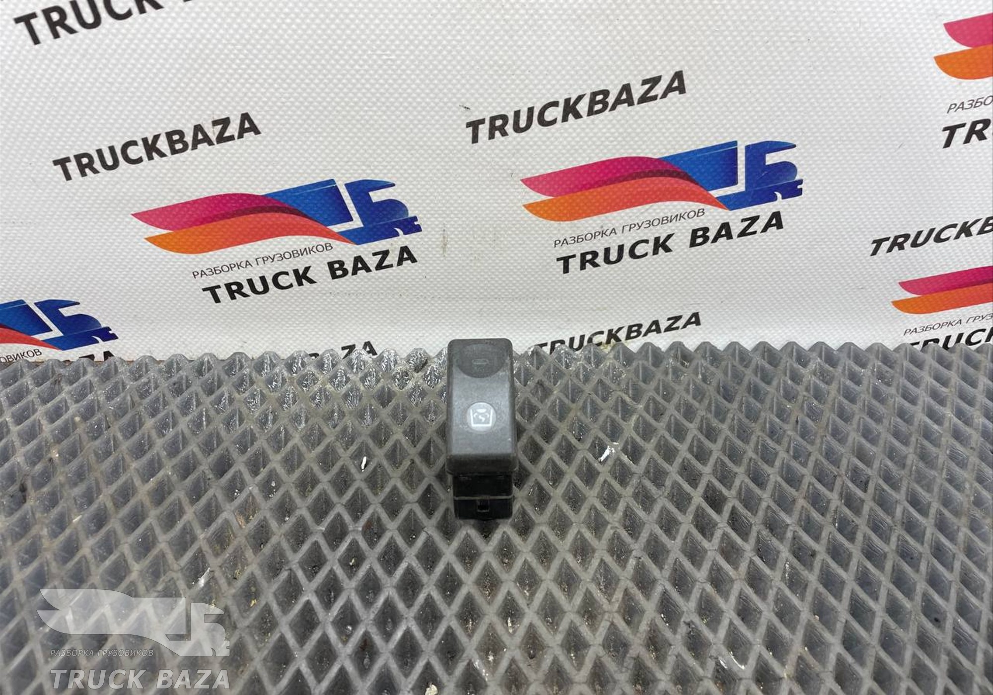 1697146 Кнопка сигнала заднего хода для Daf XF105 (с 2005)