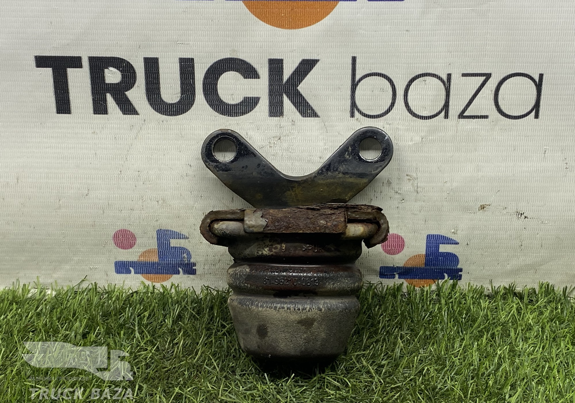 81962100613 Отбойник передней рессоры