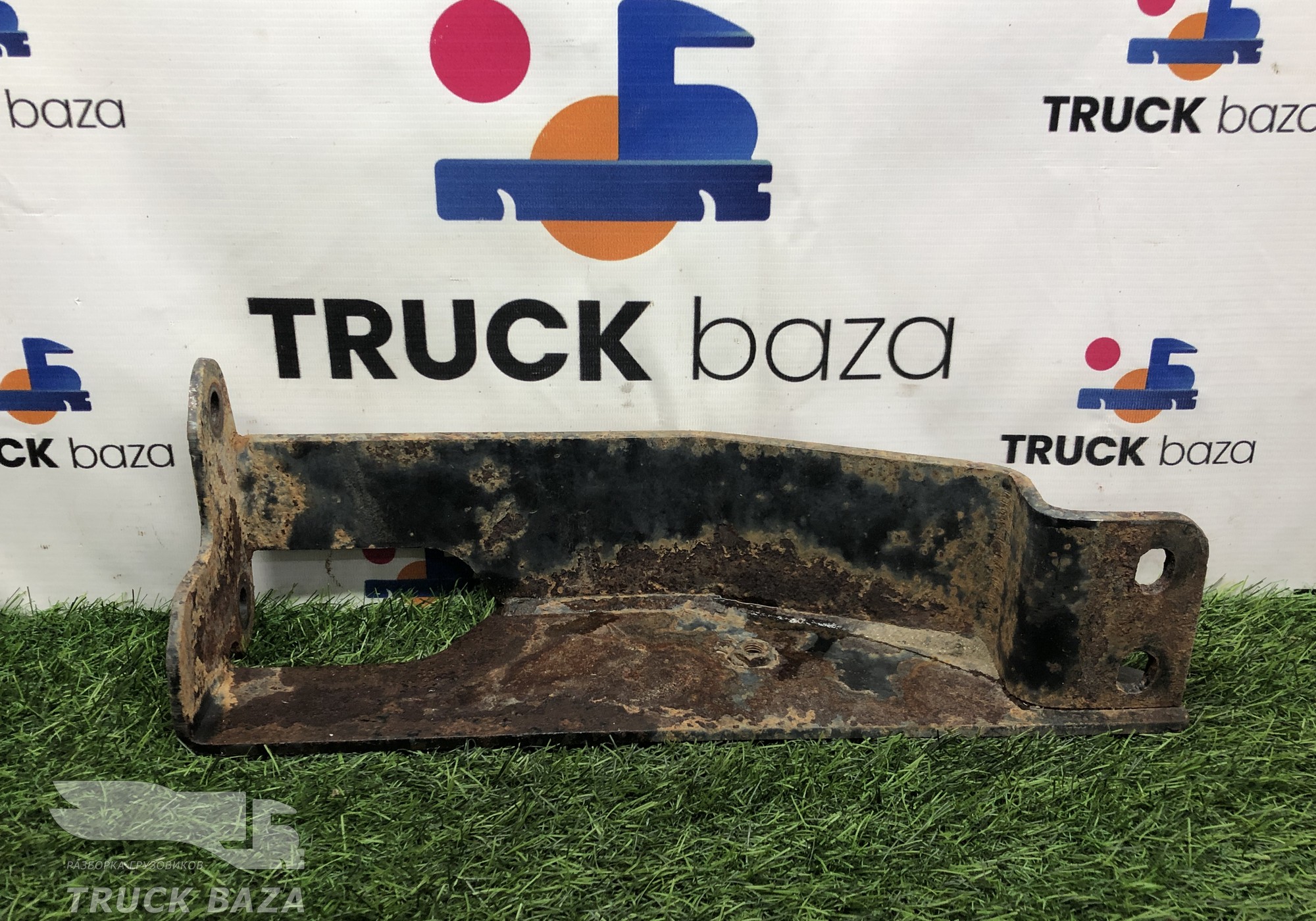 5490840504110 Кронштейн подножки левый для КАМАЗ 5490 (с 2013)