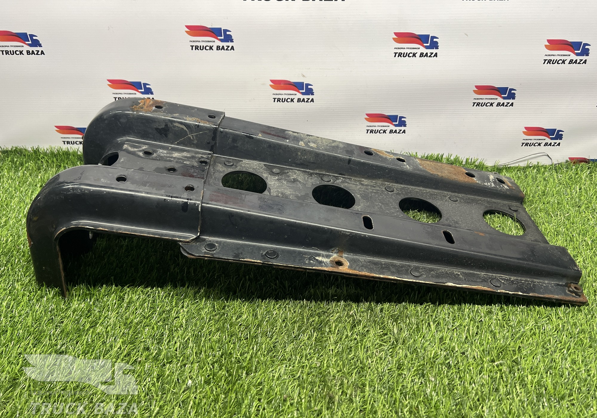 81612435430 Кронштейн крыла переднего